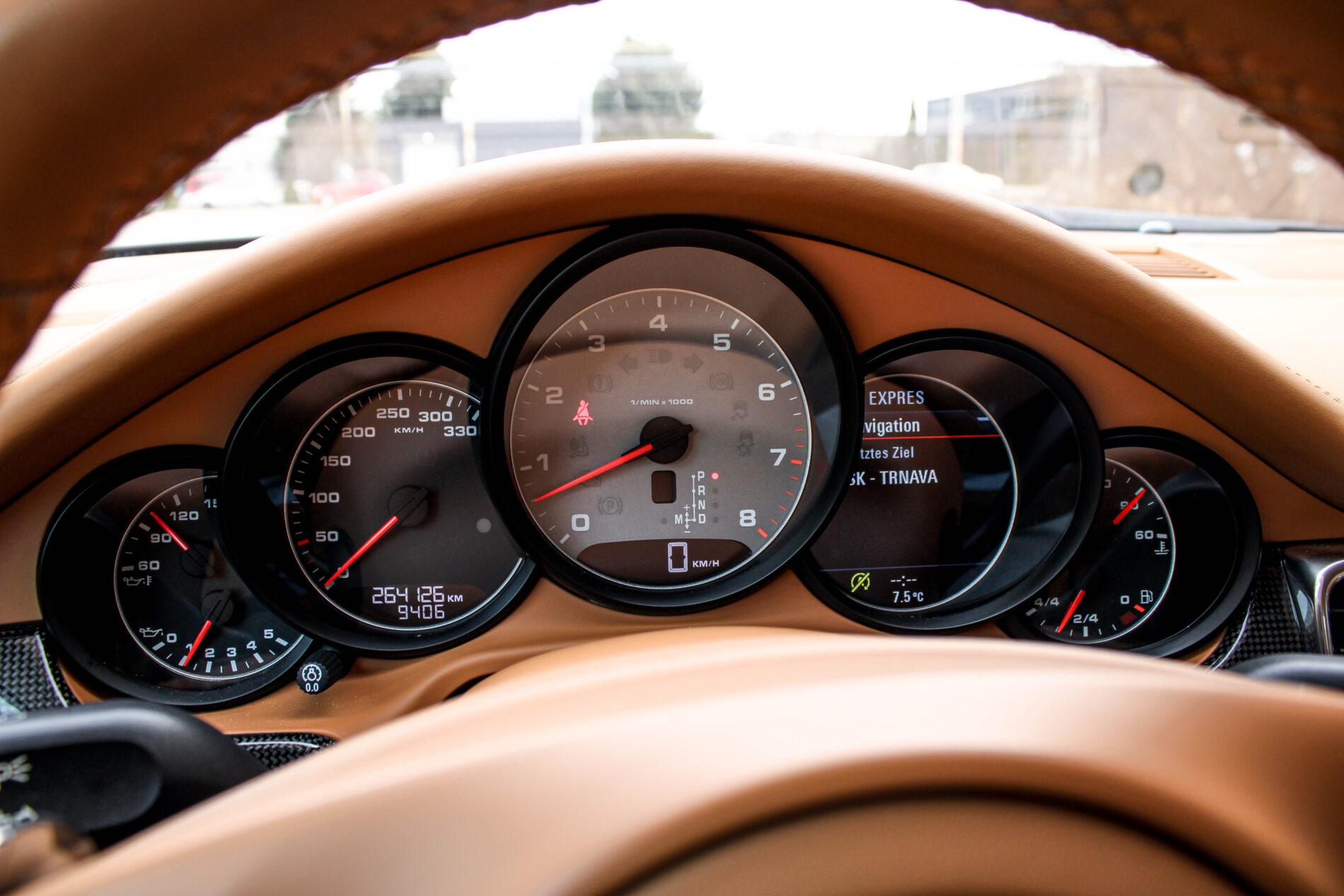 2010 Porsche Panamera S / 4S, čierna sedan, 264 126 km