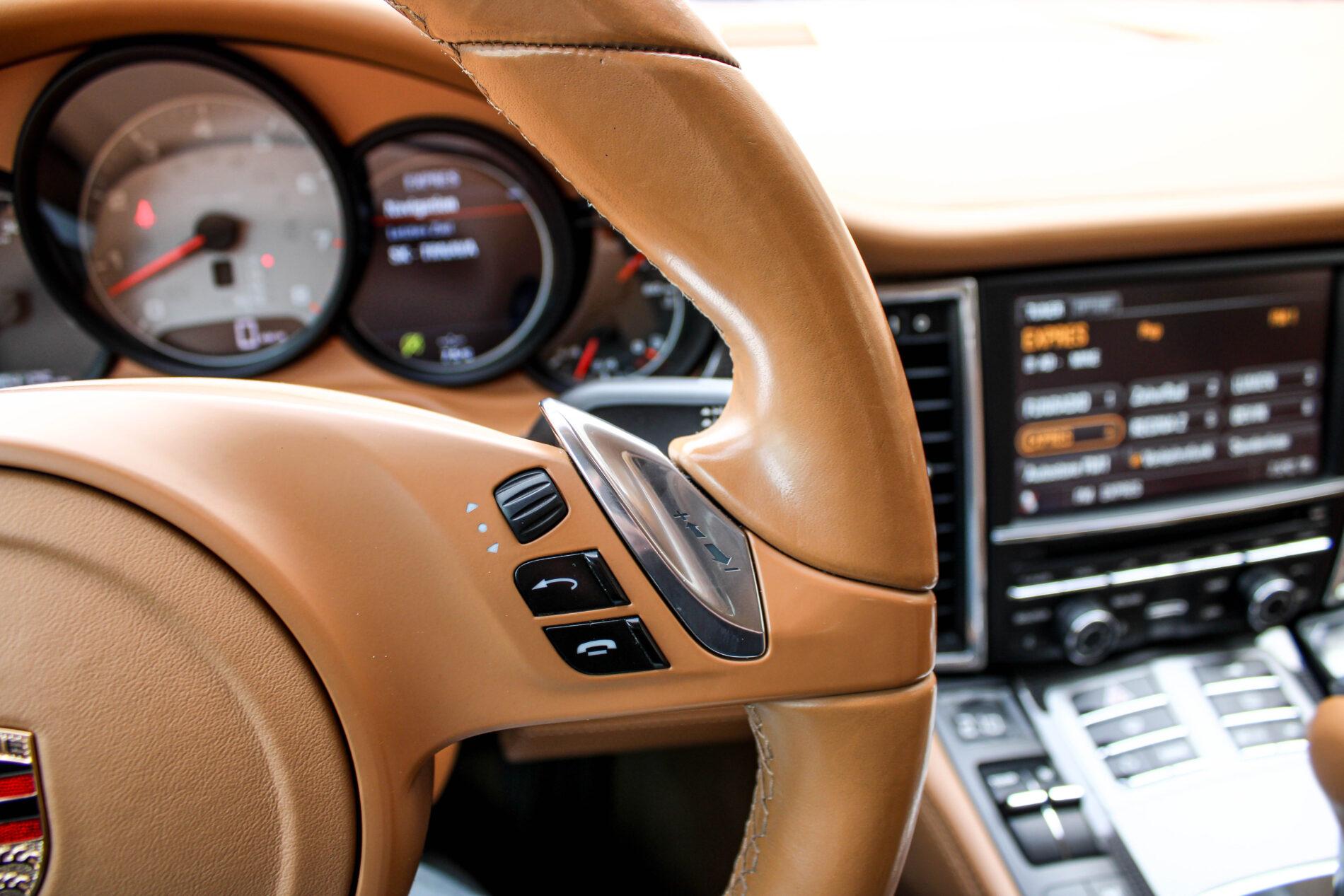 2010 Porsche Panamera S / 4S, čierna sedan, 264 126 km