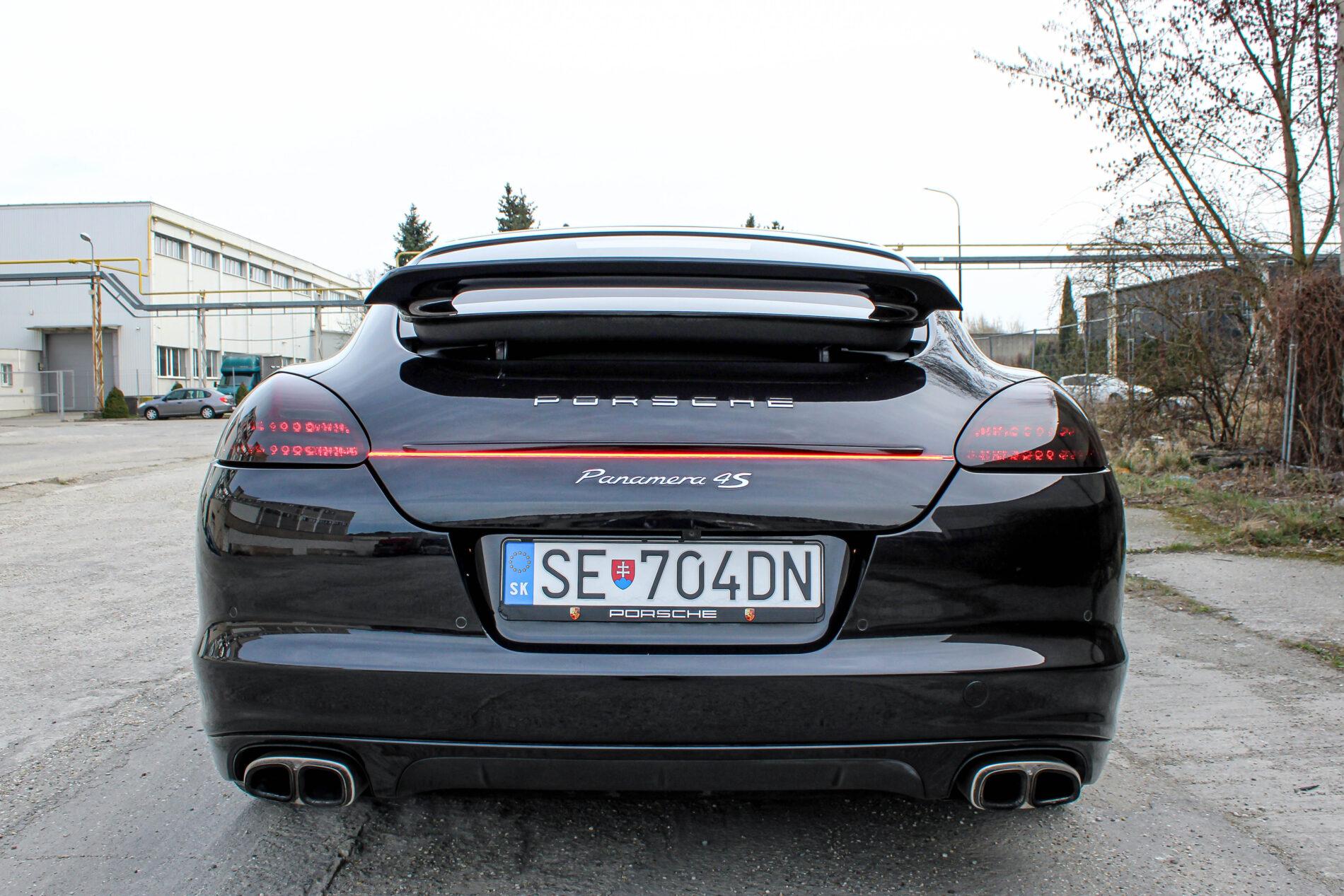 2010 Porsche Panamera S / 4S, čierna sedan, 264 126 km