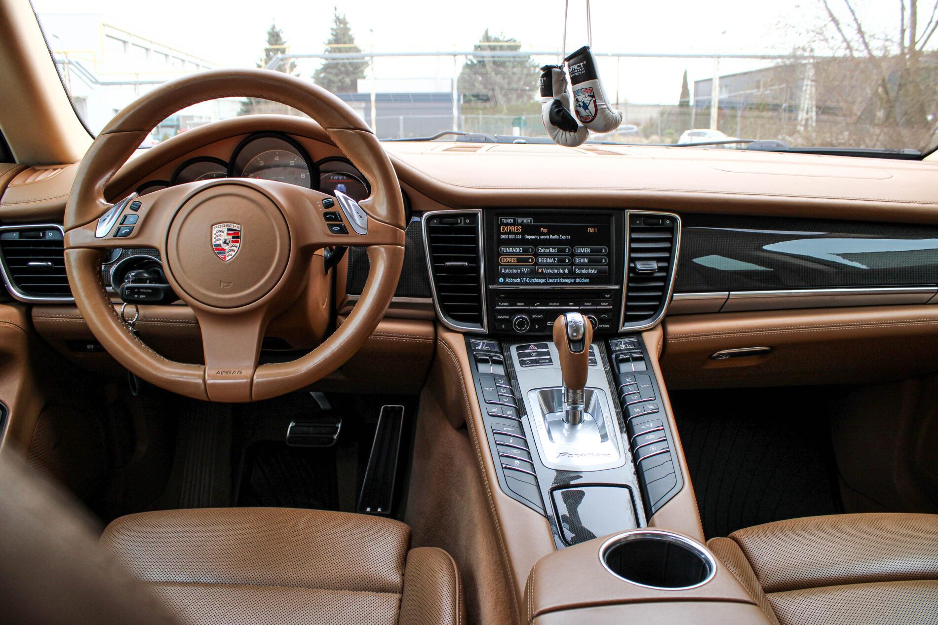 2010 Porsche Panamera S / 4S, čierna sedan, 264 126 km