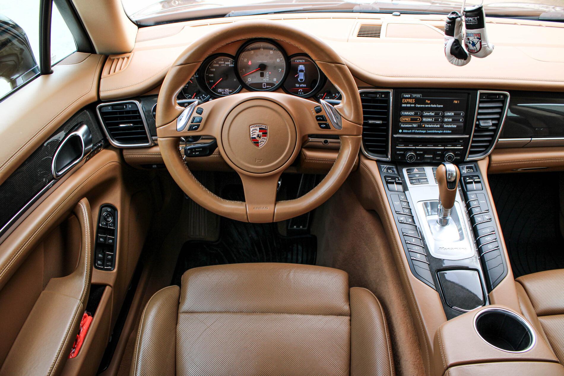 2010 Porsche Panamera S / 4S, čierna sedan, 264 126 km