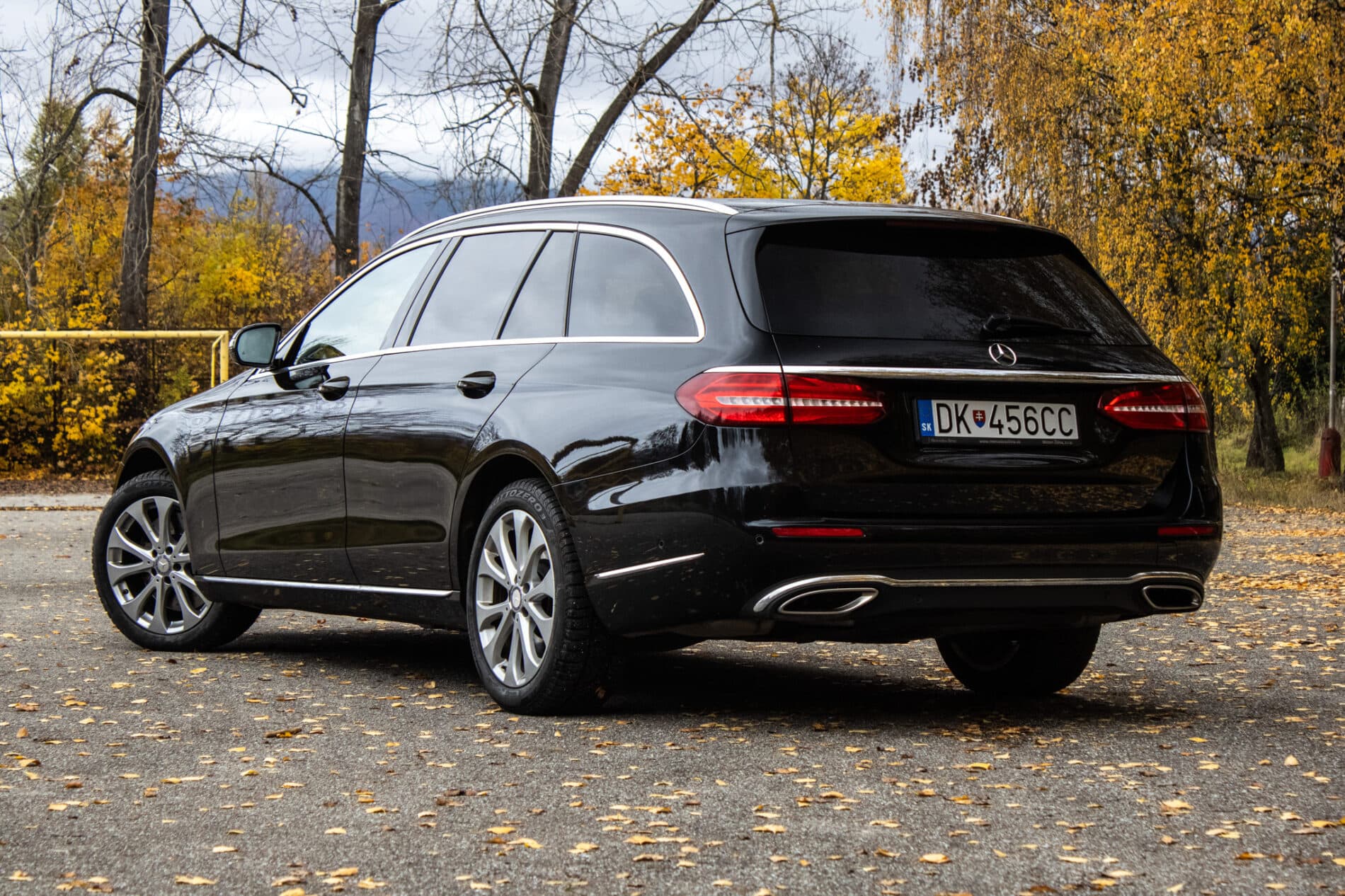 2017 Mercedes-Benz E 400, čierna kombi, 123 812 km