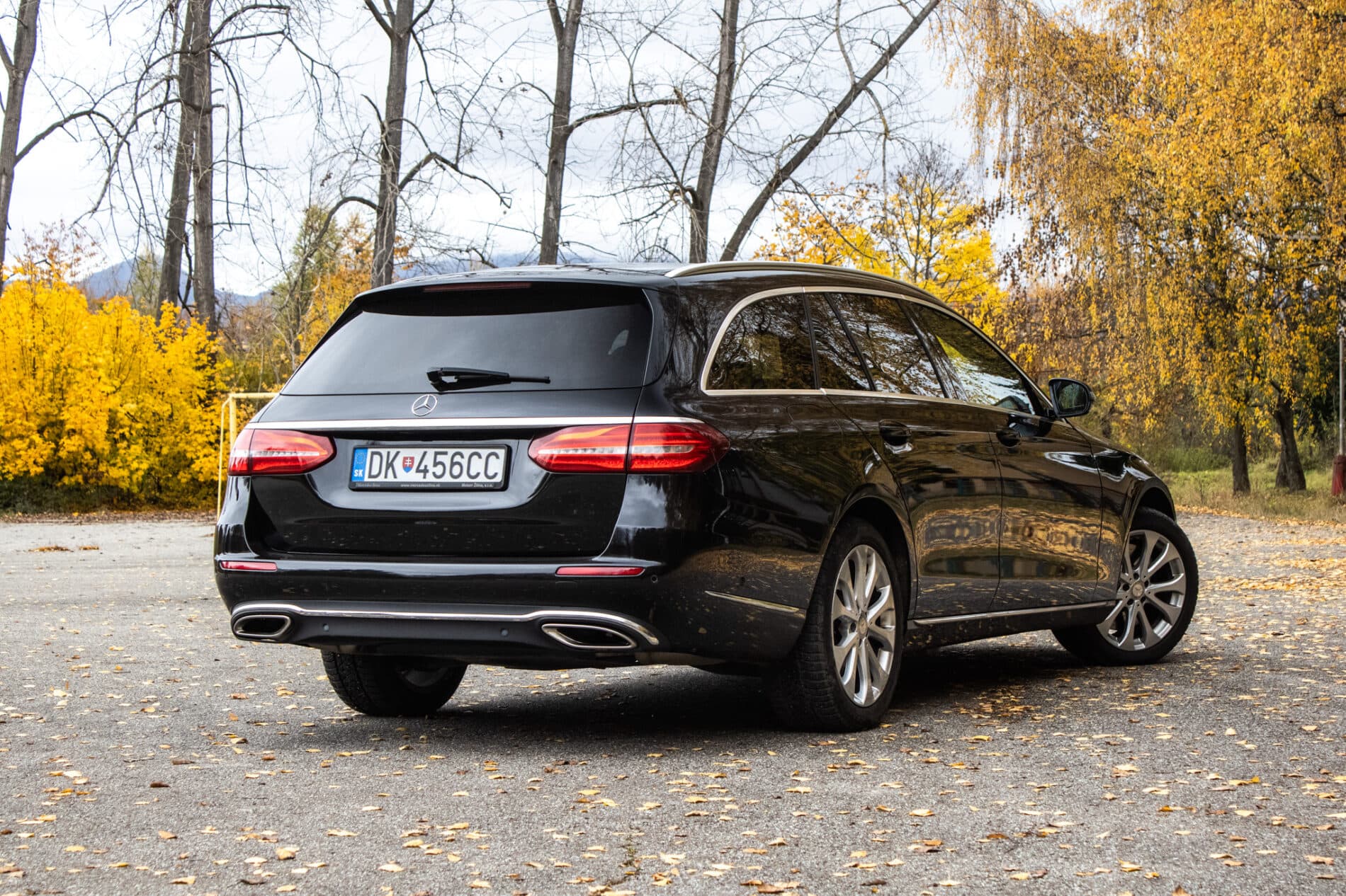 2017 Mercedes-Benz E 400, čierna kombi, 123 812 km