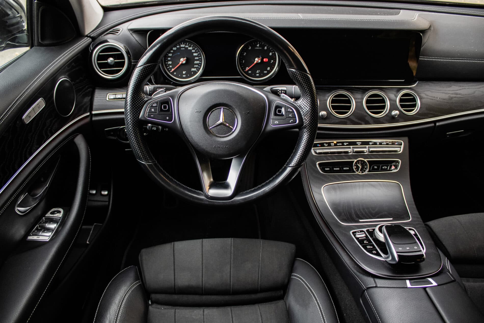 2017 Mercedes-Benz E 400, čierna kombi, 123 812 km