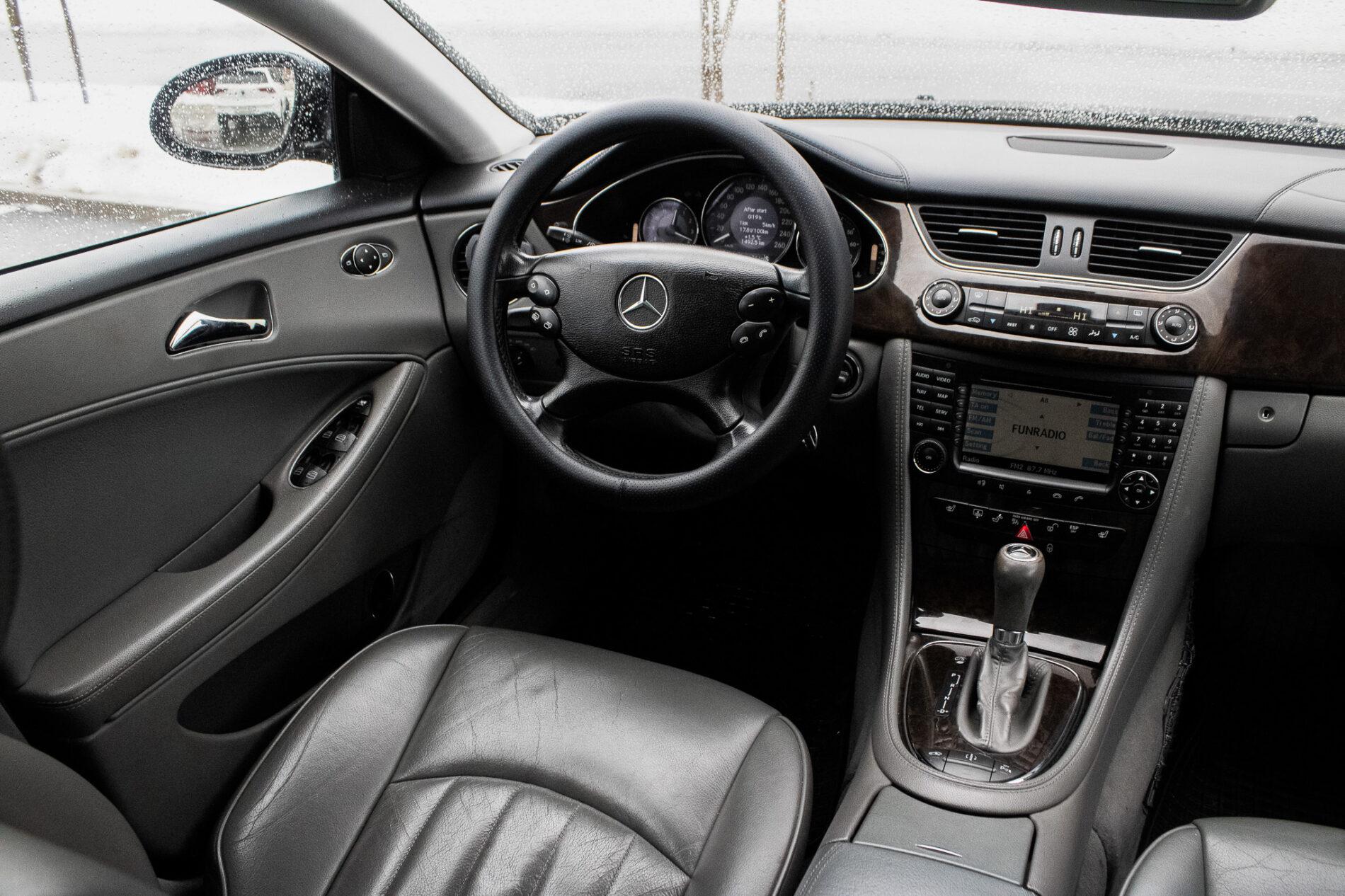 2005 Mercedes-Benz CLS 350, čierna sedan, 190 126 km