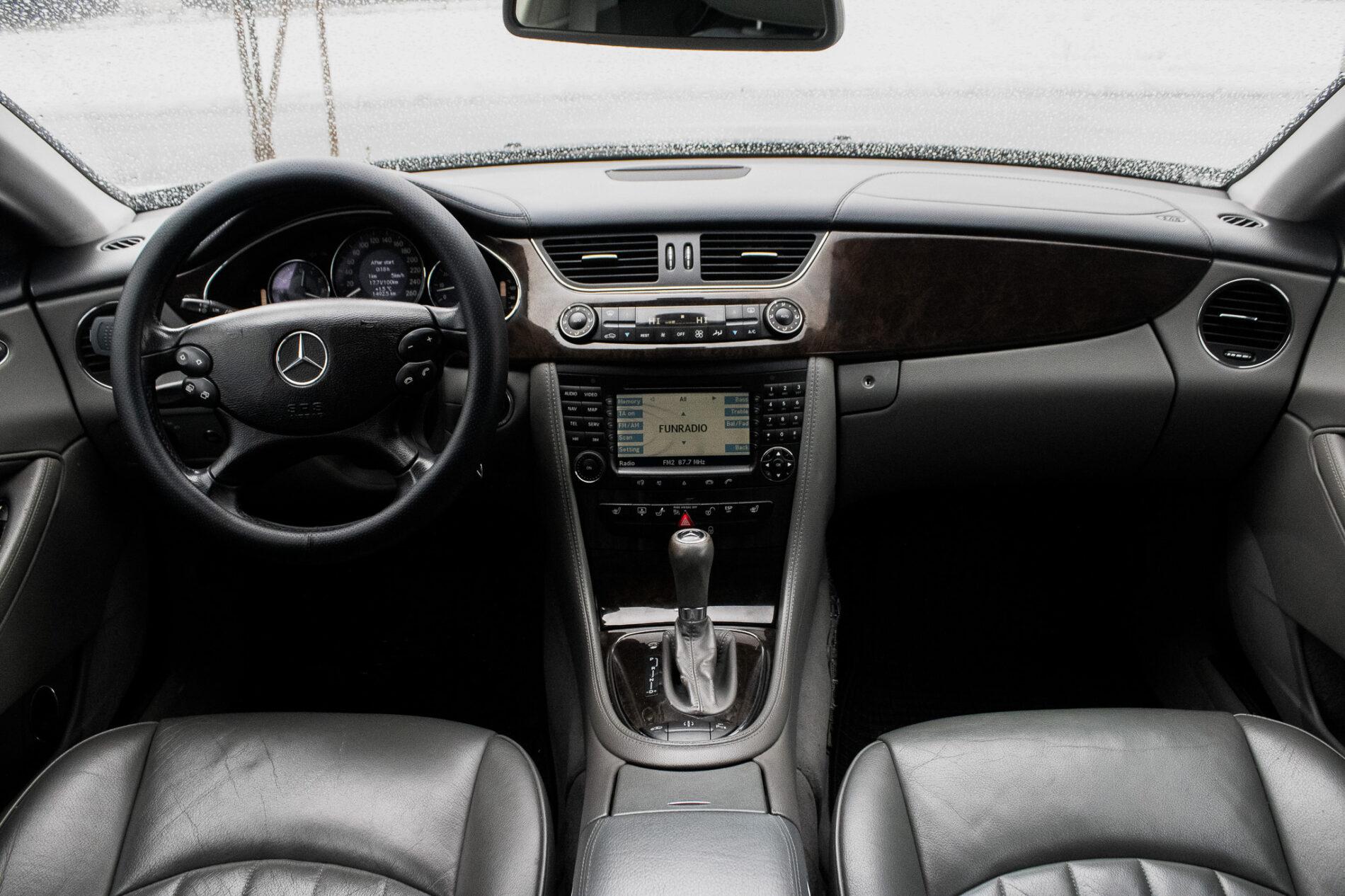 2005 Mercedes-Benz CLS 350, čierna sedan, 190 126 km