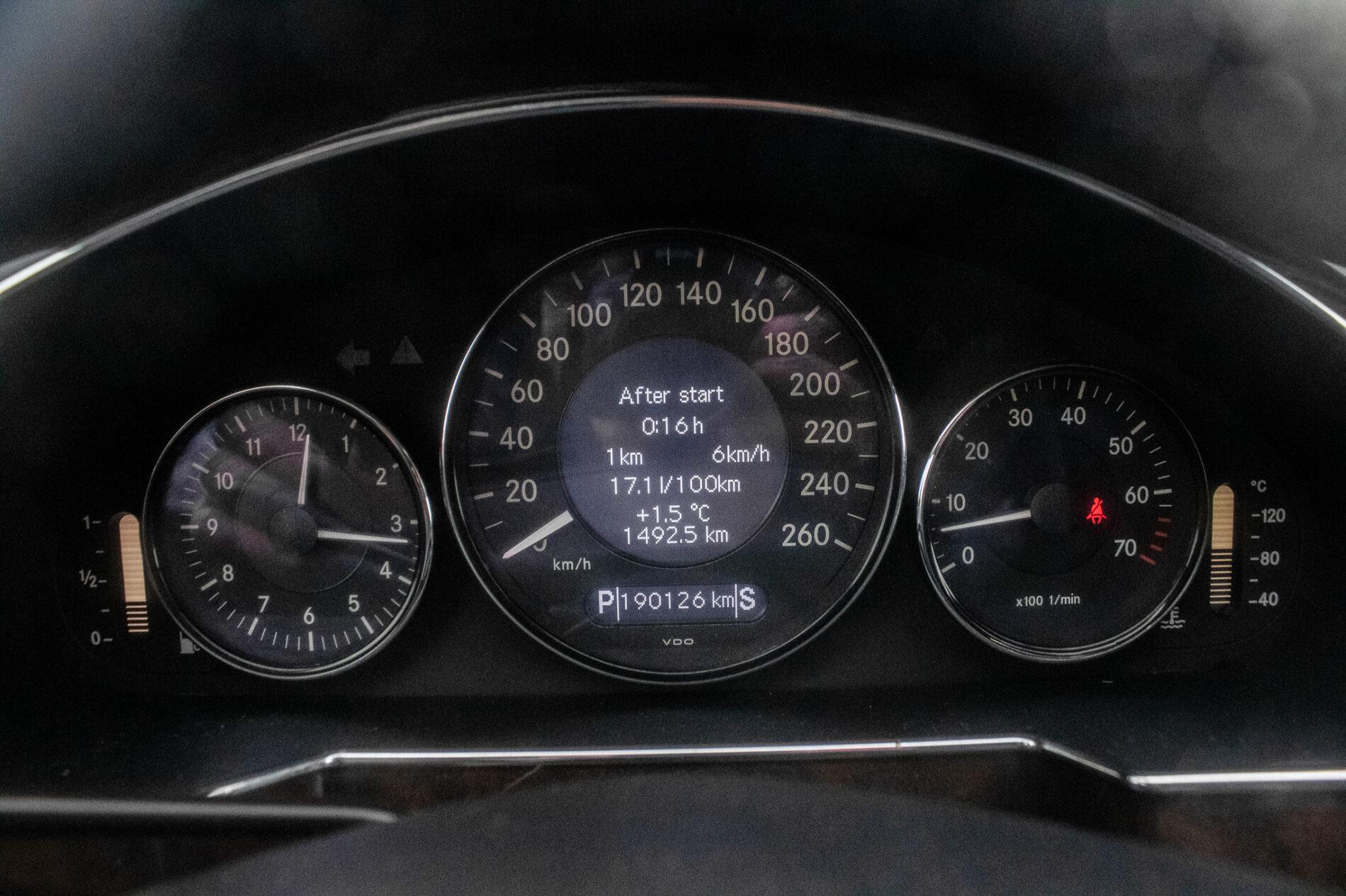 2005 Mercedes-Benz CLS 350, čierna sedan, 190 126 km