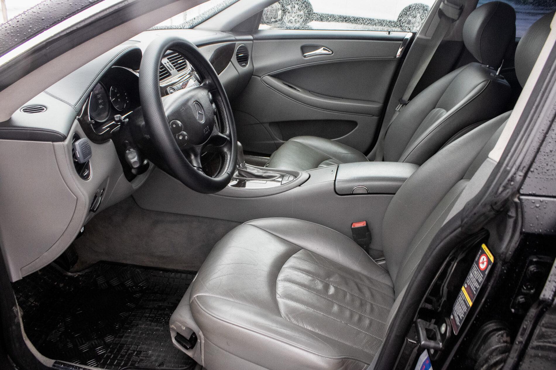 2005 Mercedes-Benz CLS 350, čierna sedan, 190 126 km