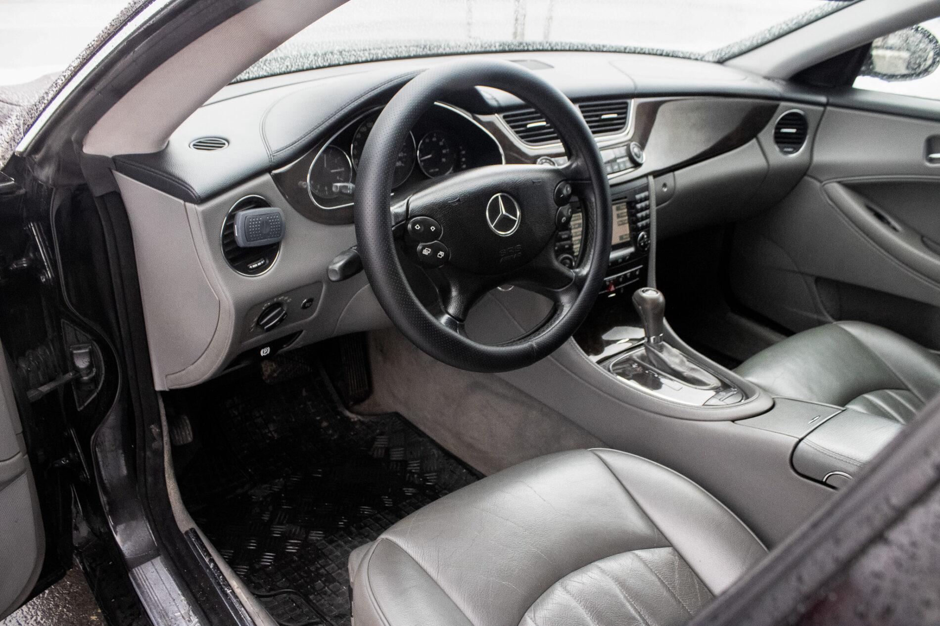 2005 Mercedes-Benz CLS 350, čierna sedan, 190 126 km