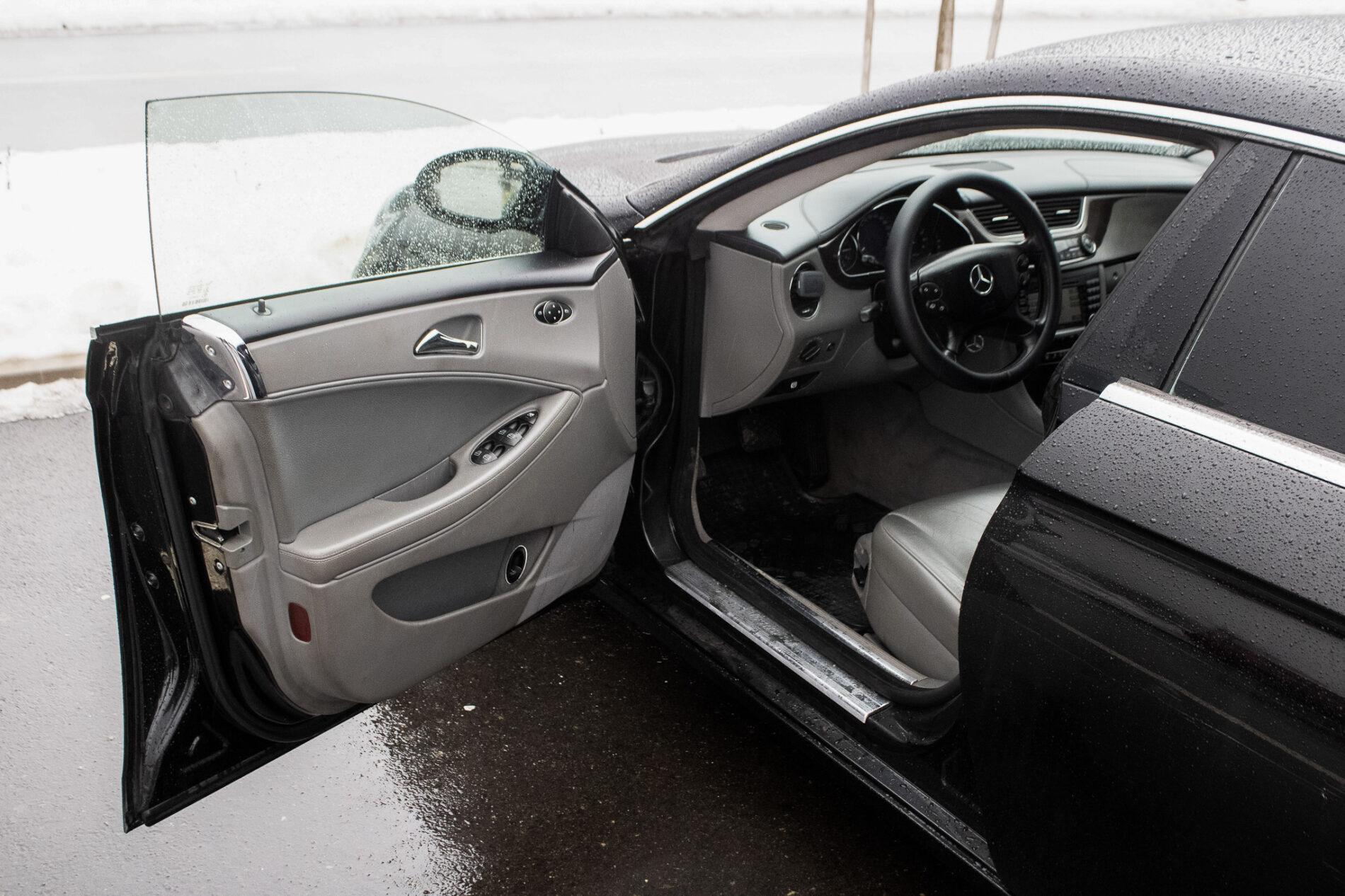 2005 Mercedes-Benz CLS 350, čierna sedan, 190 126 km