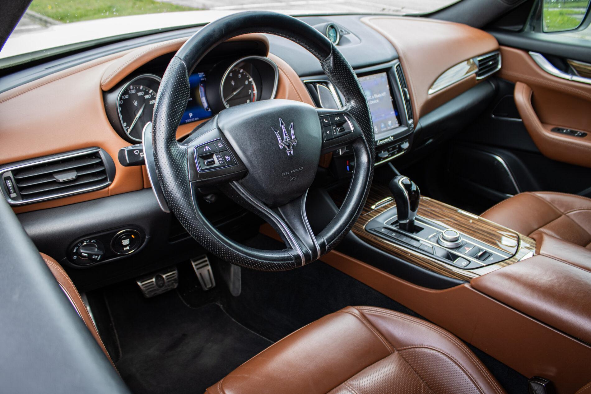 2016 Maserati Levante, biela suv, 230 245 km