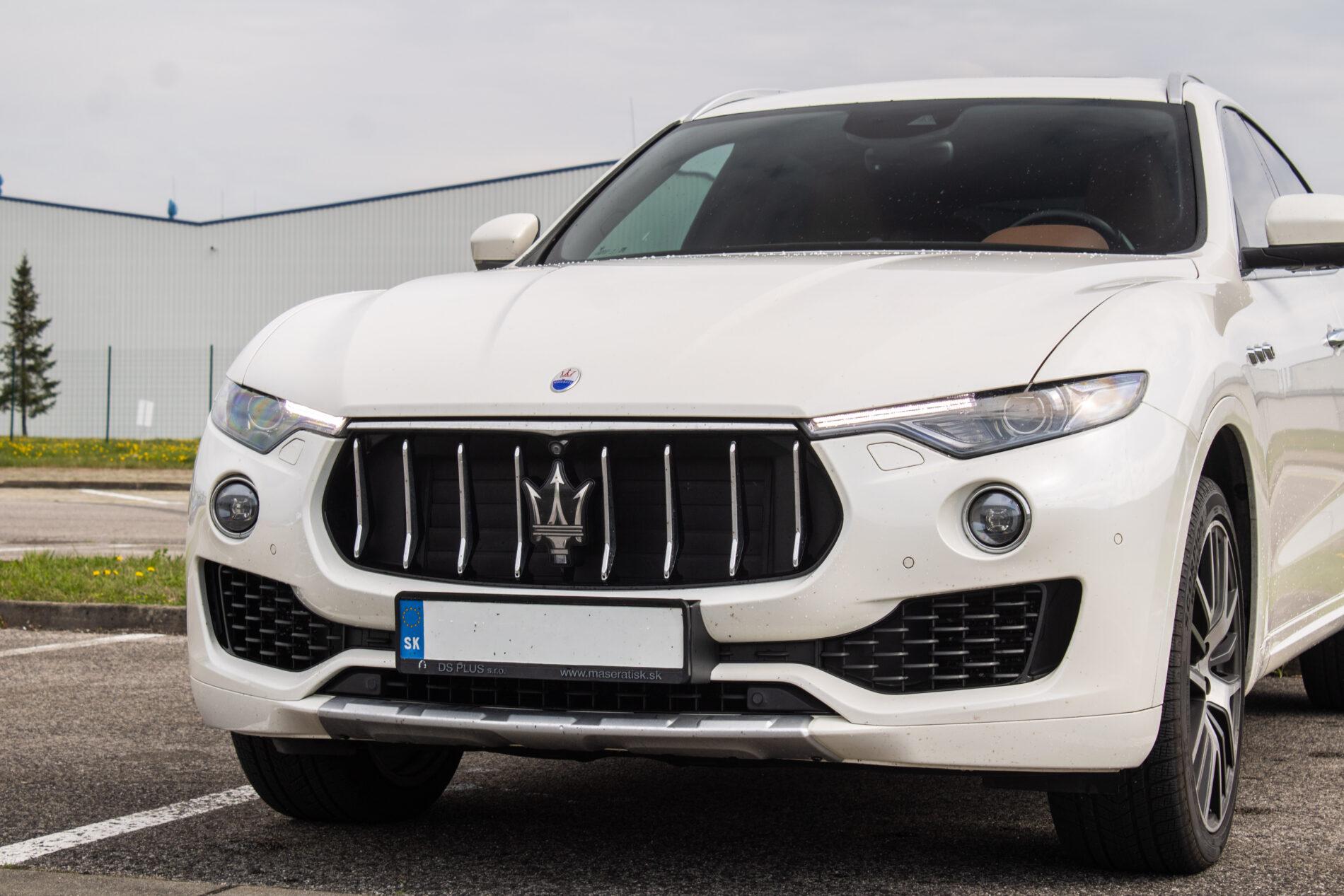 2016 Maserati Levante, biela suv, 230 245 km