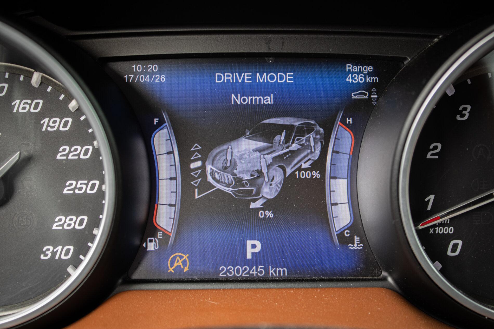 2016 Maserati Levante, biela suv, 230 245 km