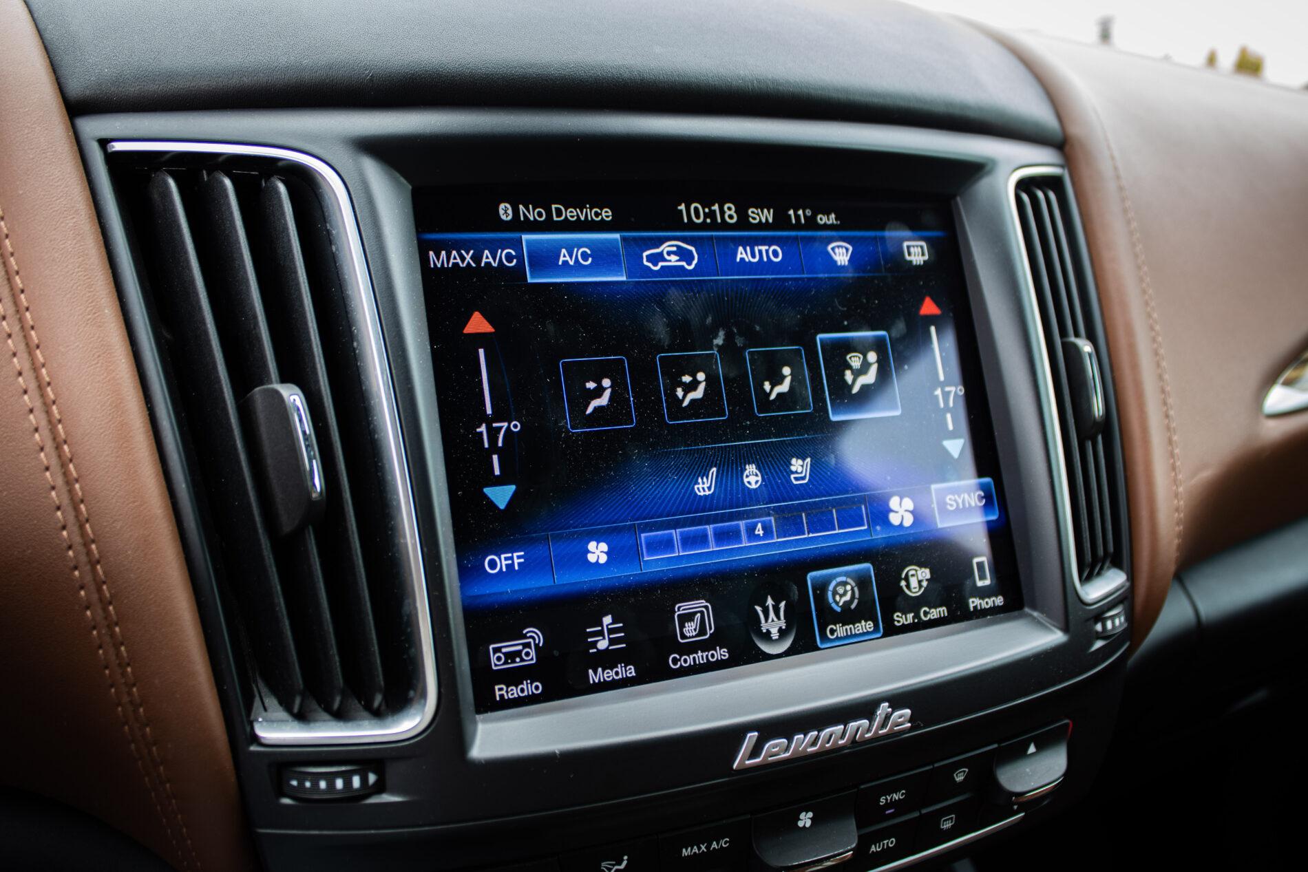 2016 Maserati Levante, biela suv, 230 245 km