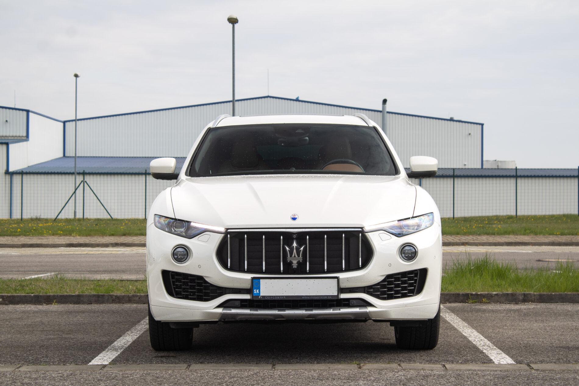 2016 Maserati Levante, biela suv, 230 245 km