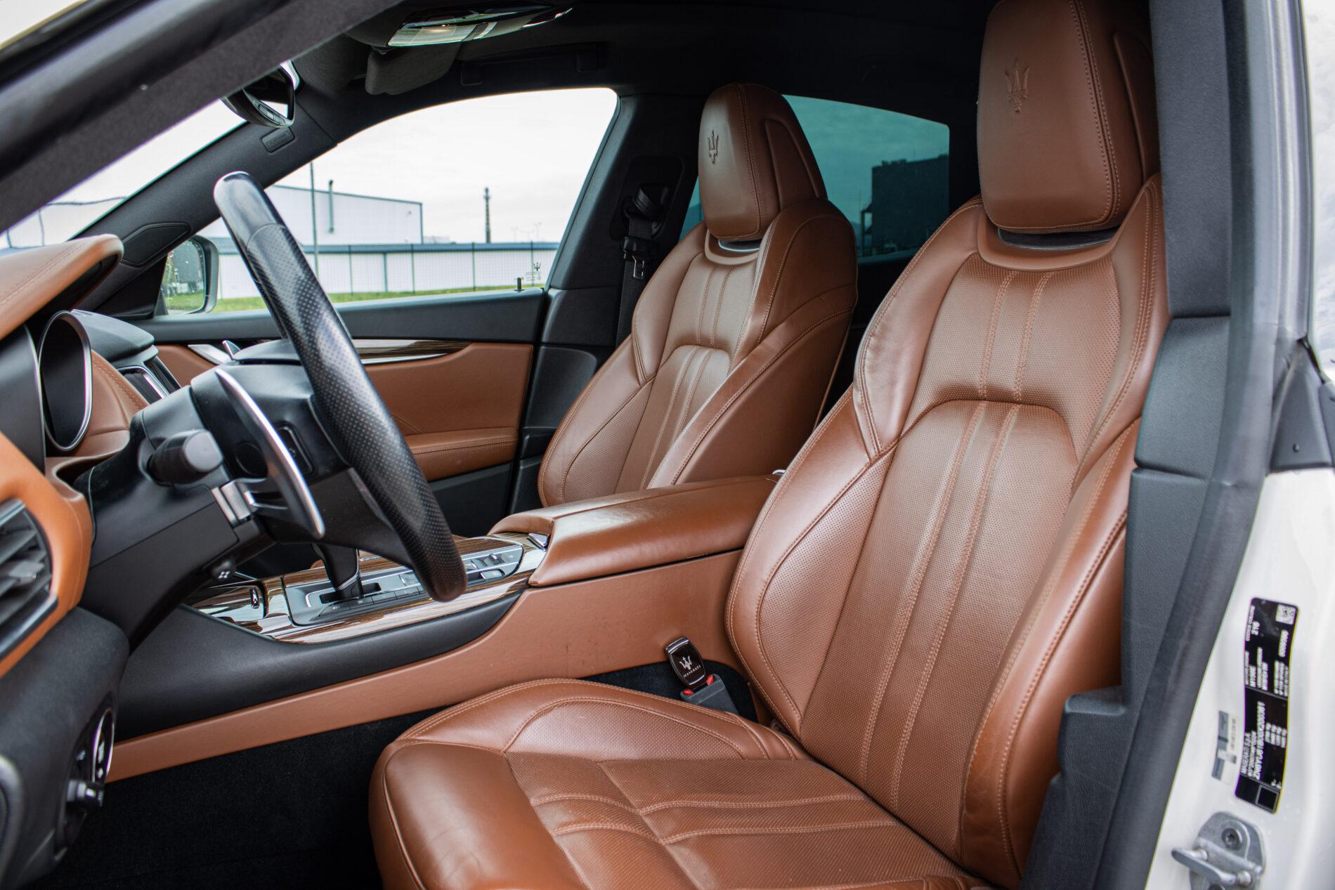 2016 Maserati Levante, biela suv, 230 245 km