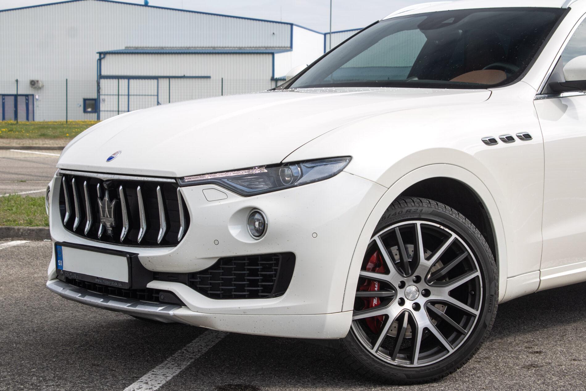 2016 Maserati Levante, biela suv, 230 245 km
