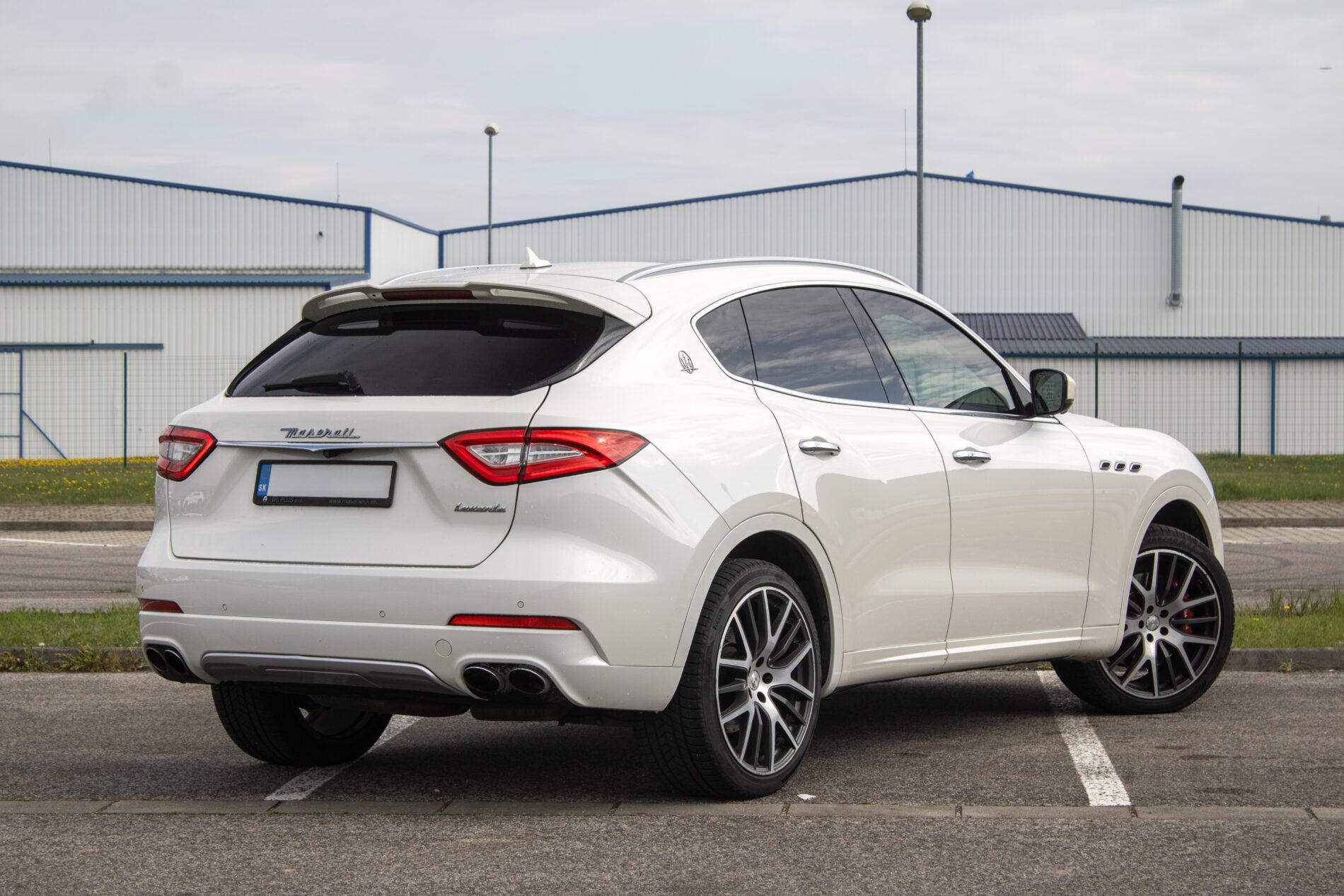 2016 Maserati Levante, biela suv, 230 245 km