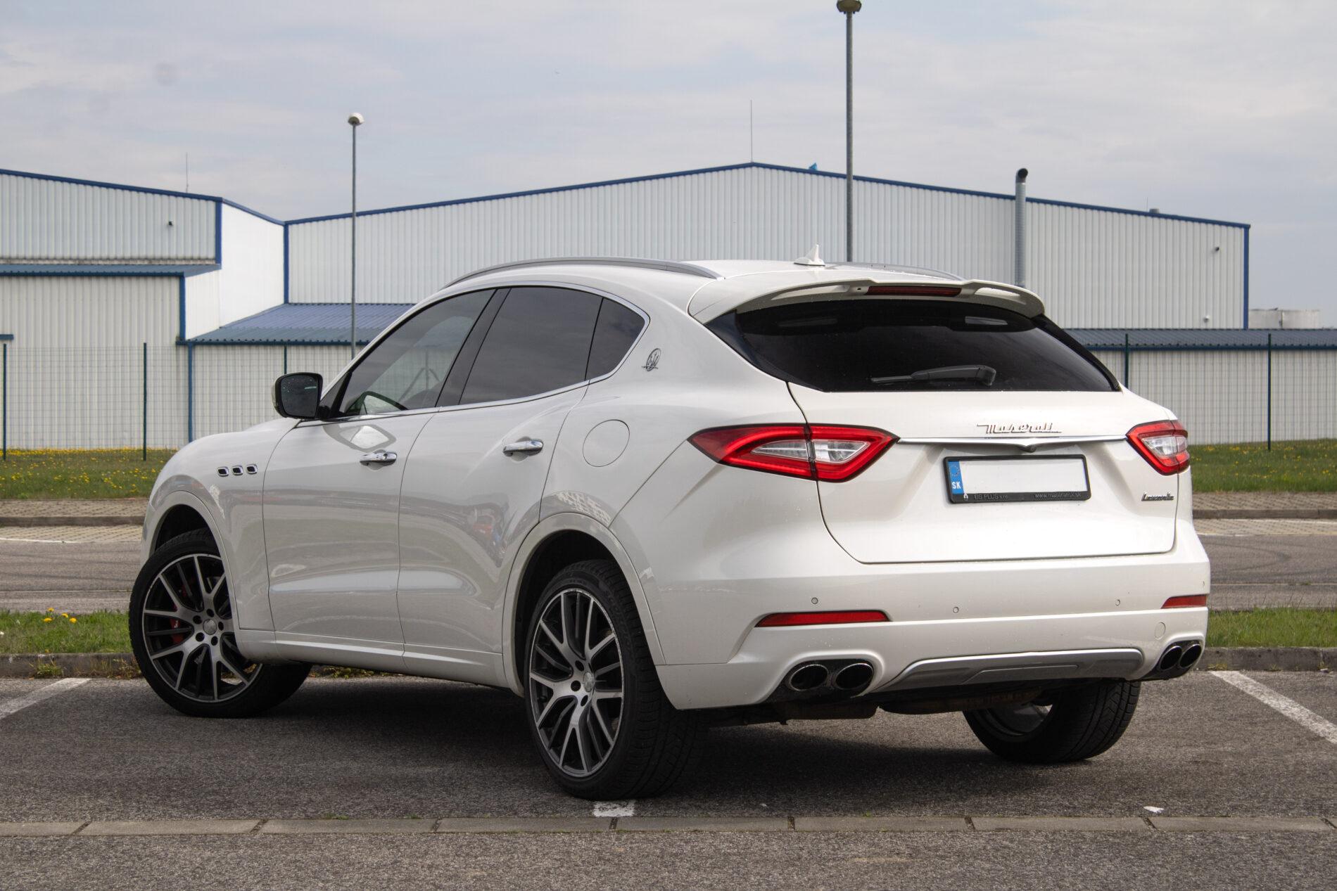 2016 Maserati Levante, biela suv, 230 245 km
