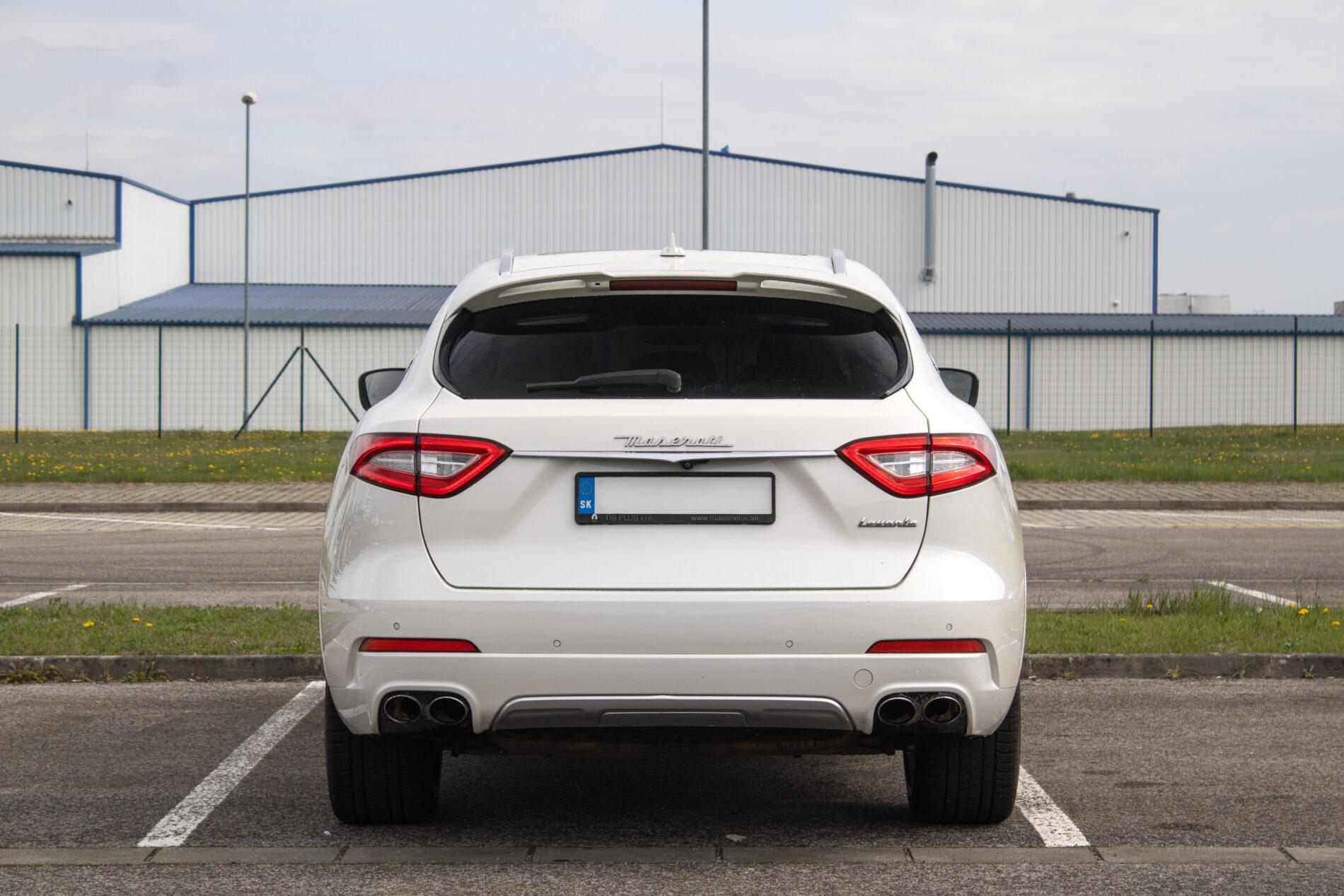 2016 Maserati Levante, biela suv, 230 245 km