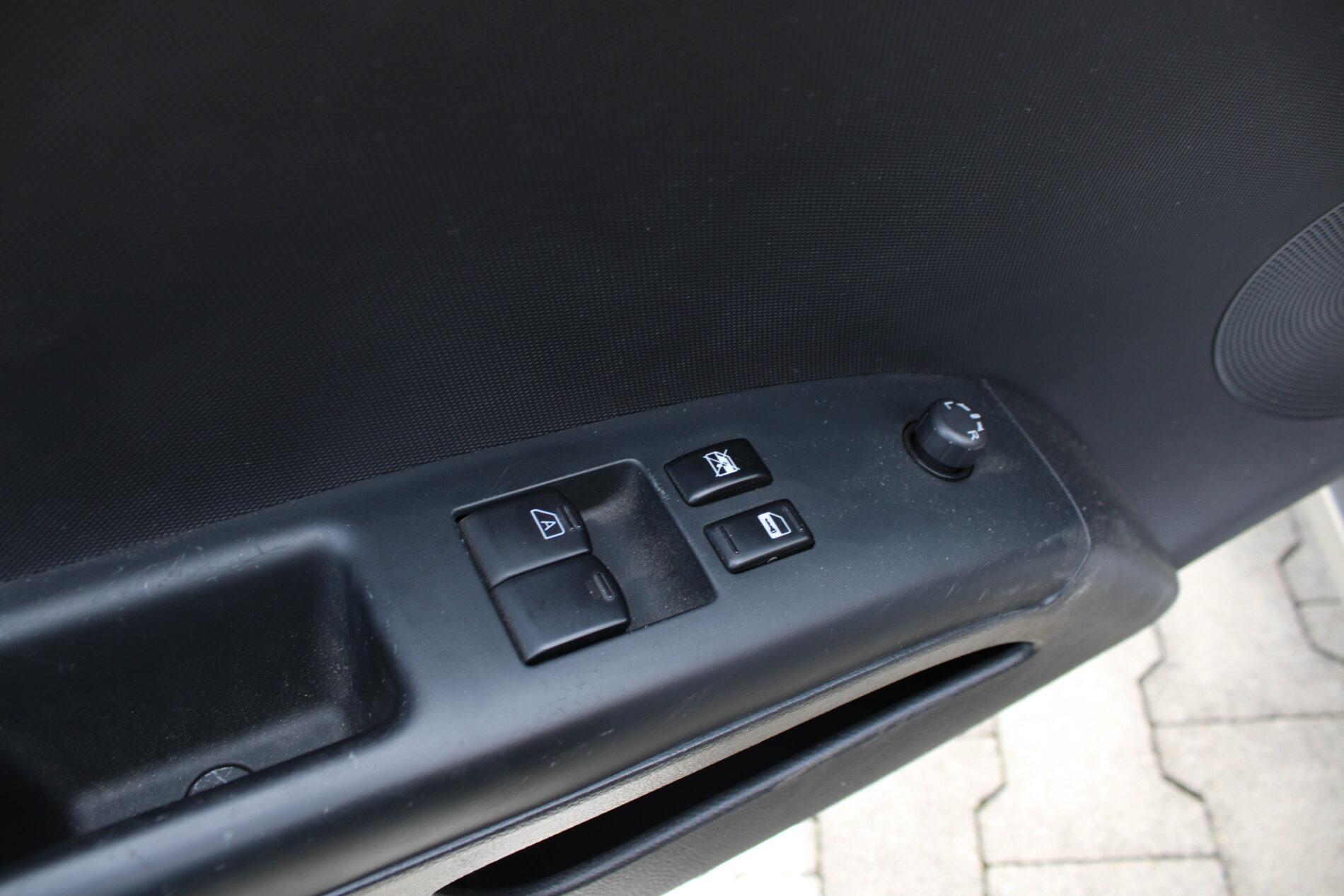 2005 Nissan 350Z, strieborná kabriolet, 36 427 km