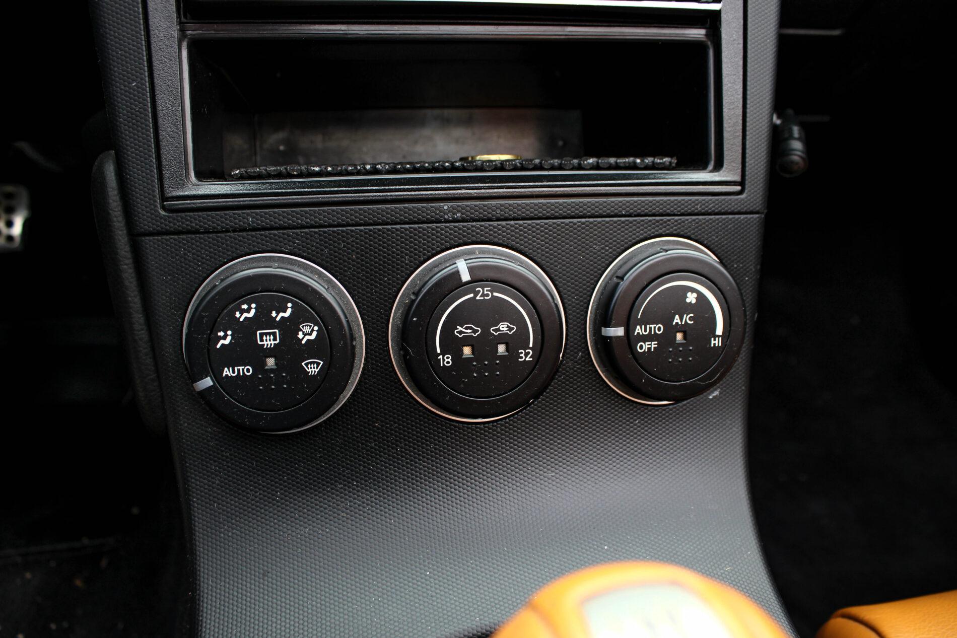 2005 Nissan 350Z, strieborná kabriolet, 36 427 km