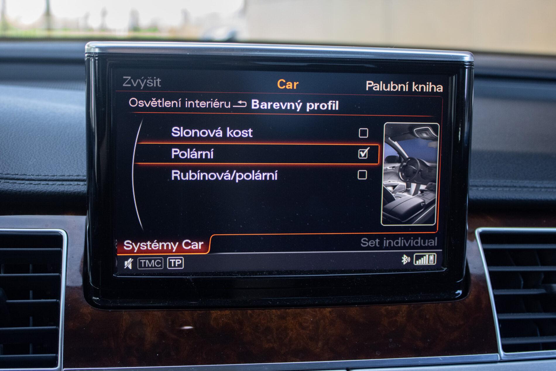 2013 AUDI A8, sivá sedan, 136 136 km
