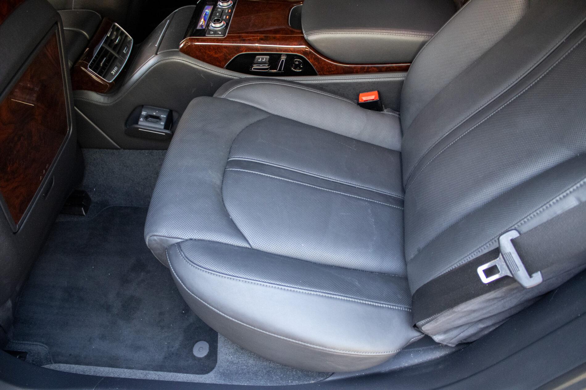 2013 AUDI A8, sivá sedan, 136 136 km