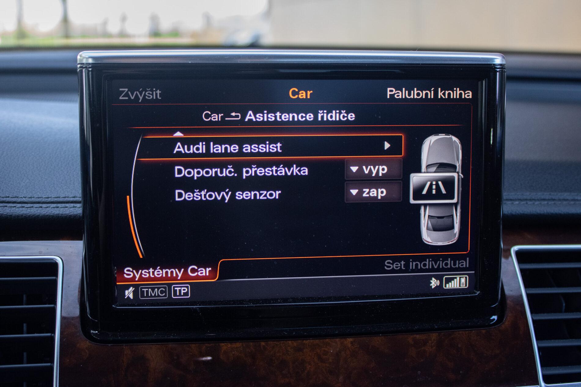 2013 AUDI A8, sivá sedan, 136 136 km