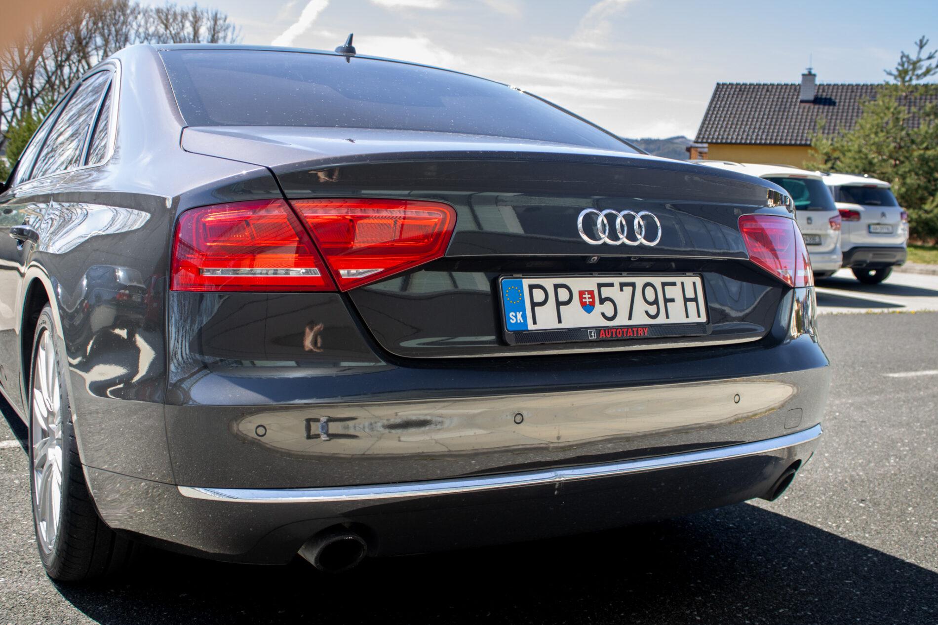 2013 AUDI A8, sivá sedan, 136 136 km