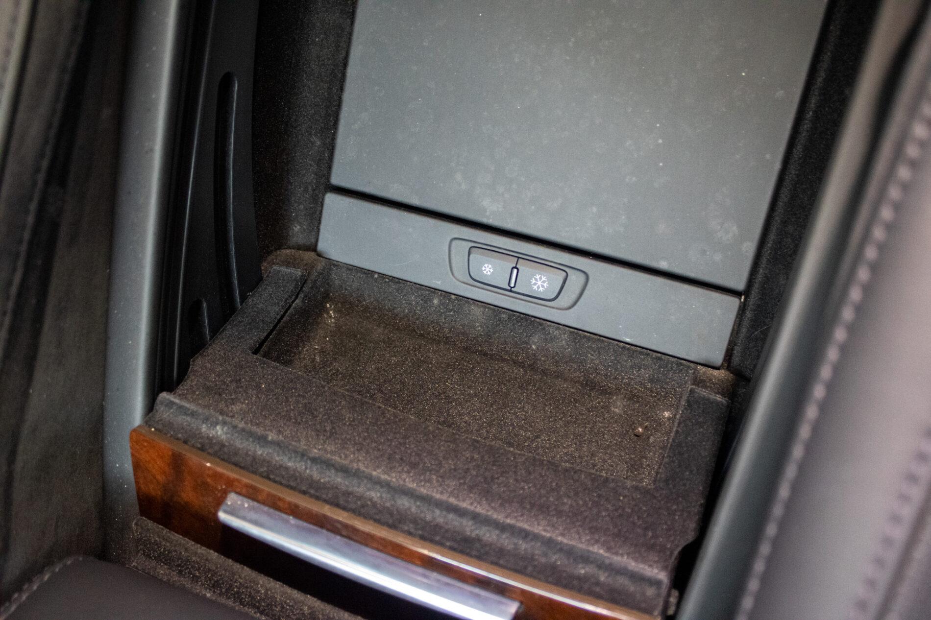 2013 AUDI A8, sivá sedan, 136 136 km