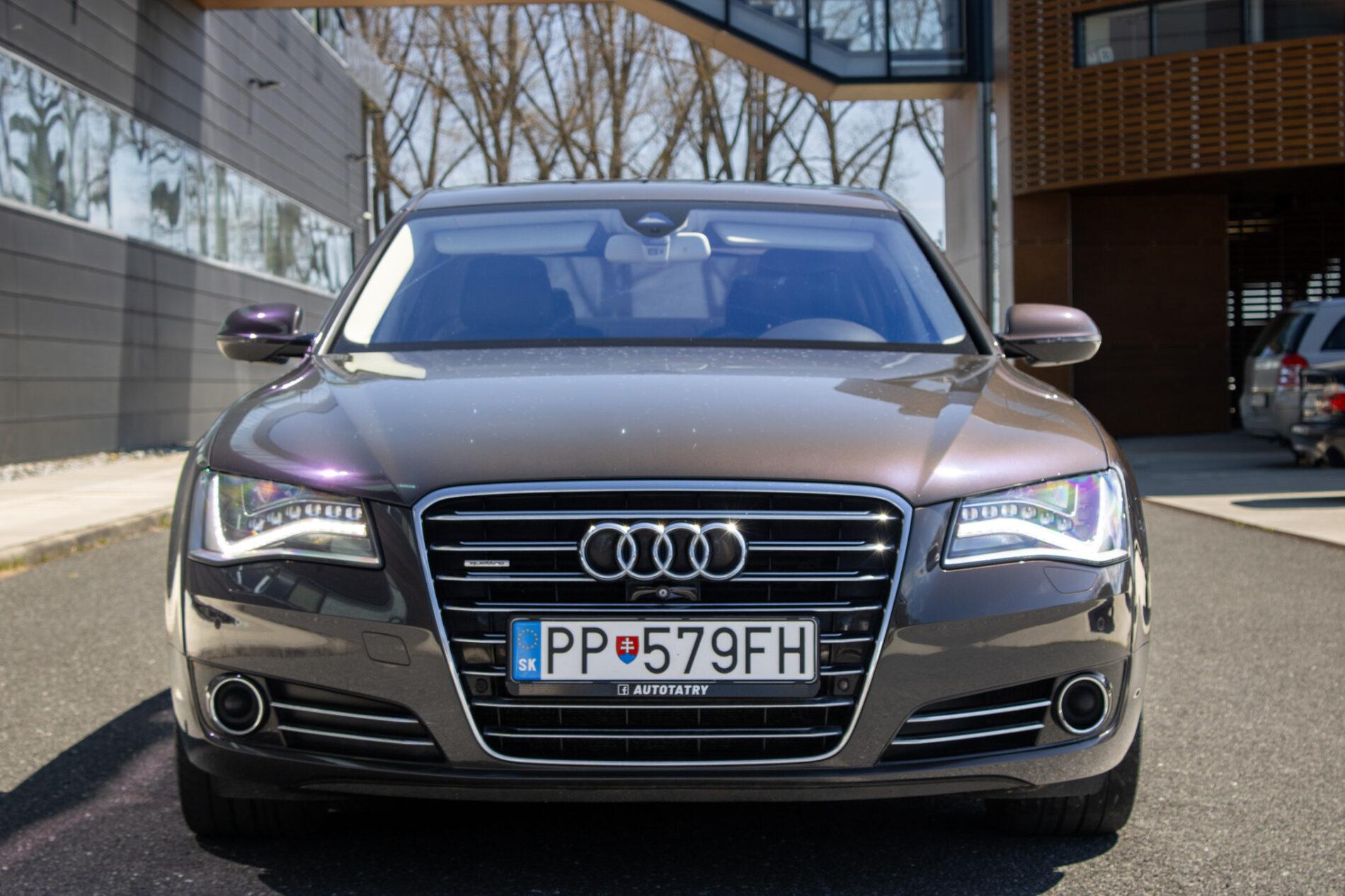 2013 AUDI A8, sivá sedan, 136 136 km