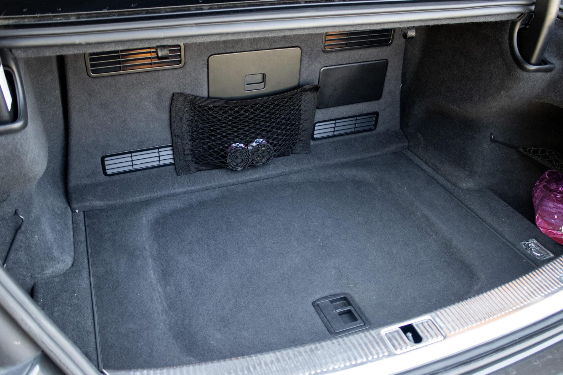 2013 AUDI A8, sivá sedan, 136 136 km