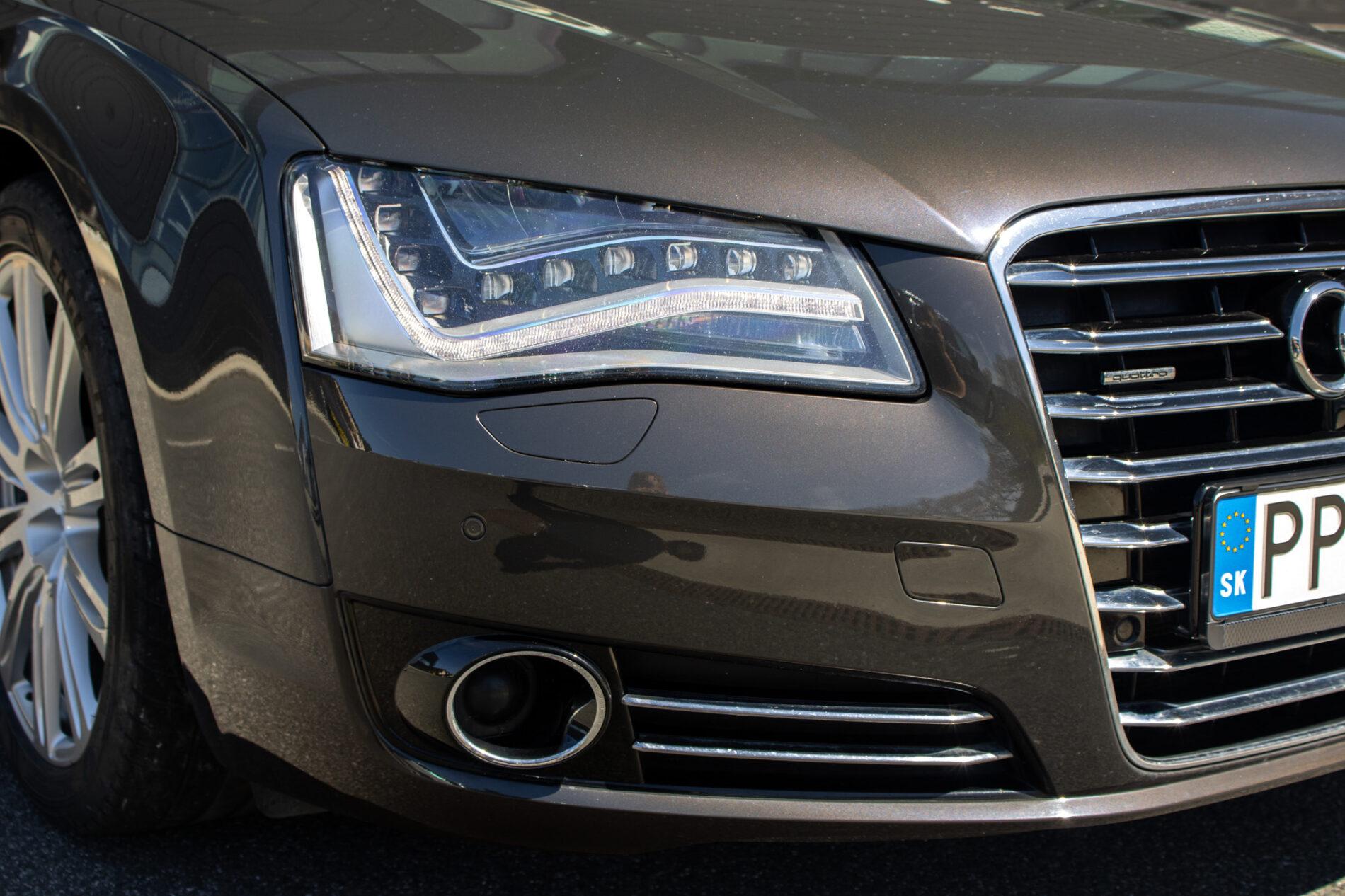 2013 AUDI A8, sivá sedan, 136 136 km