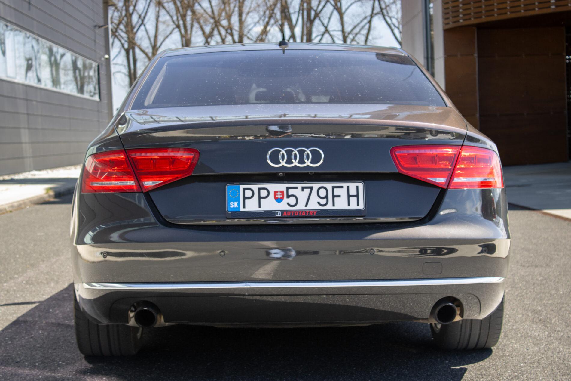 2013 AUDI A8, sivá sedan, 136 136 km