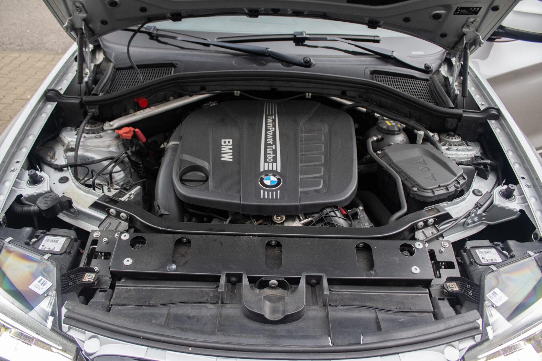 2018 BMW X4 35d, strieborná suv, 128 717 km