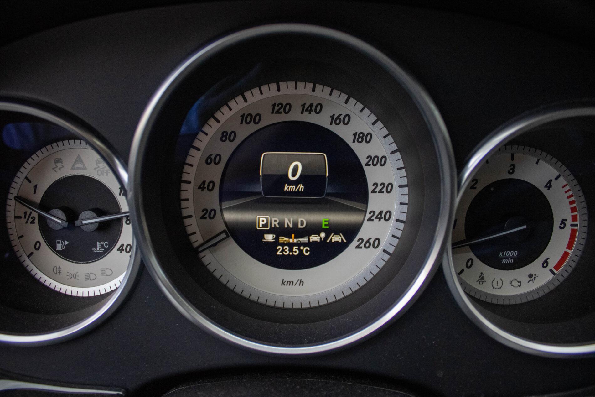 2013 Mercedes-Benz CLS 350 CDI, sivá kombi, 256 400 km