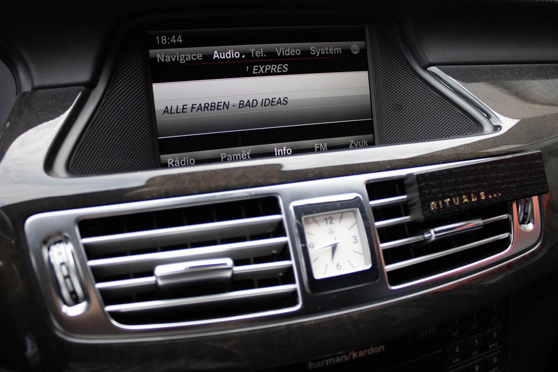 2013 Mercedes-Benz CLS 350 CDI, sivá kombi, 256 400 km