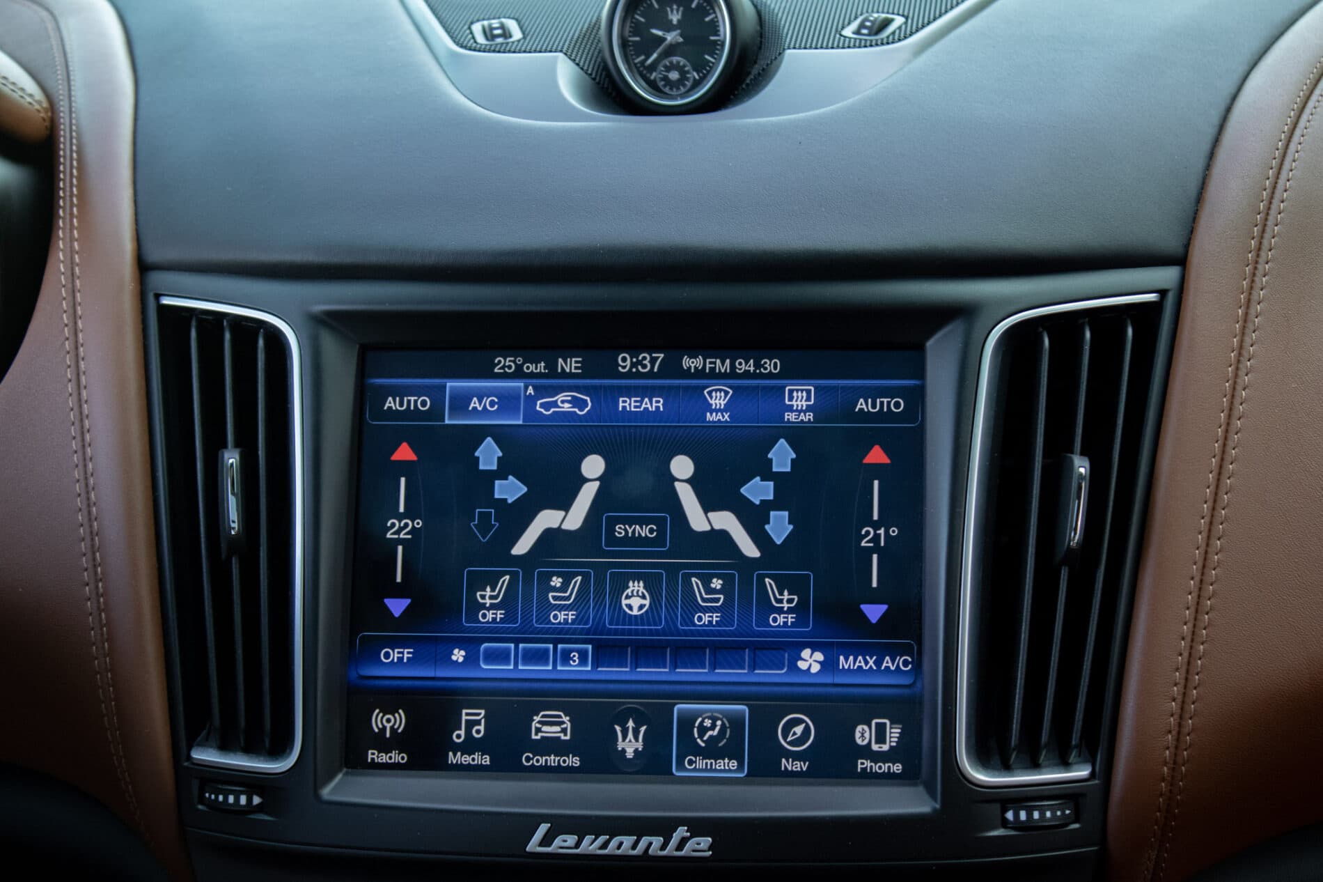 2019 Maserati Levante, modrá suv, 142 057 km