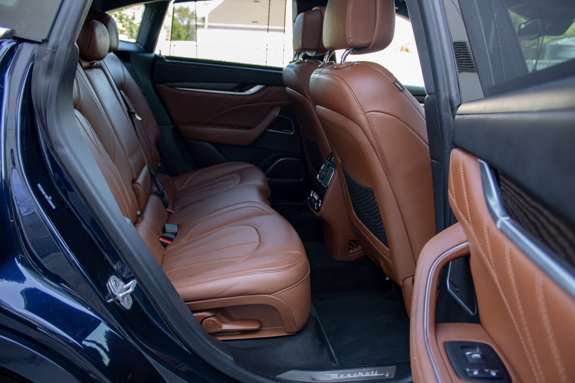 2019 Maserati Levante, modrá suv, 142 057 km