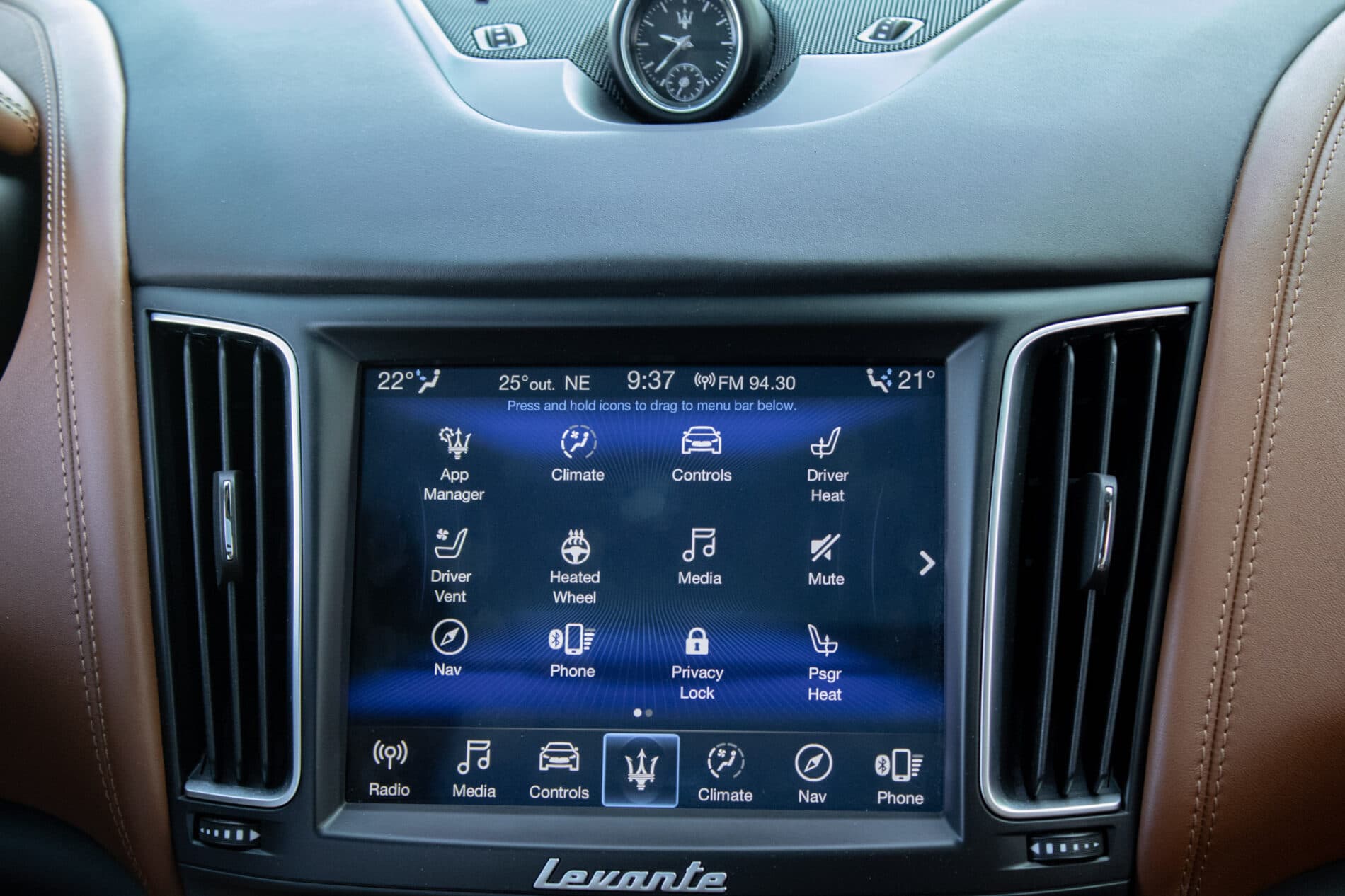 2019 Maserati Levante, modrá suv, 142 057 km