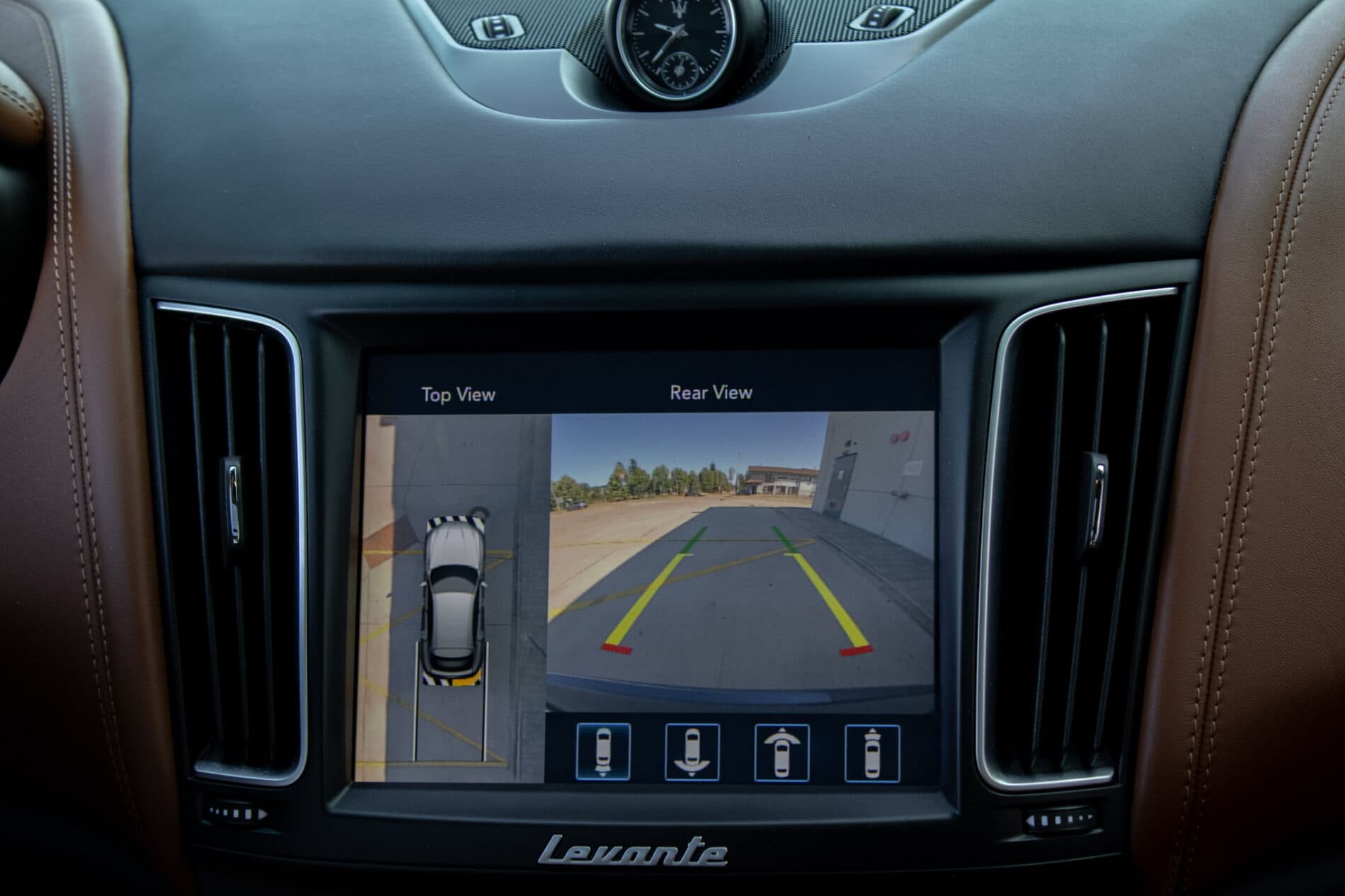 2019 Maserati Levante, modrá suv, 142 057 km