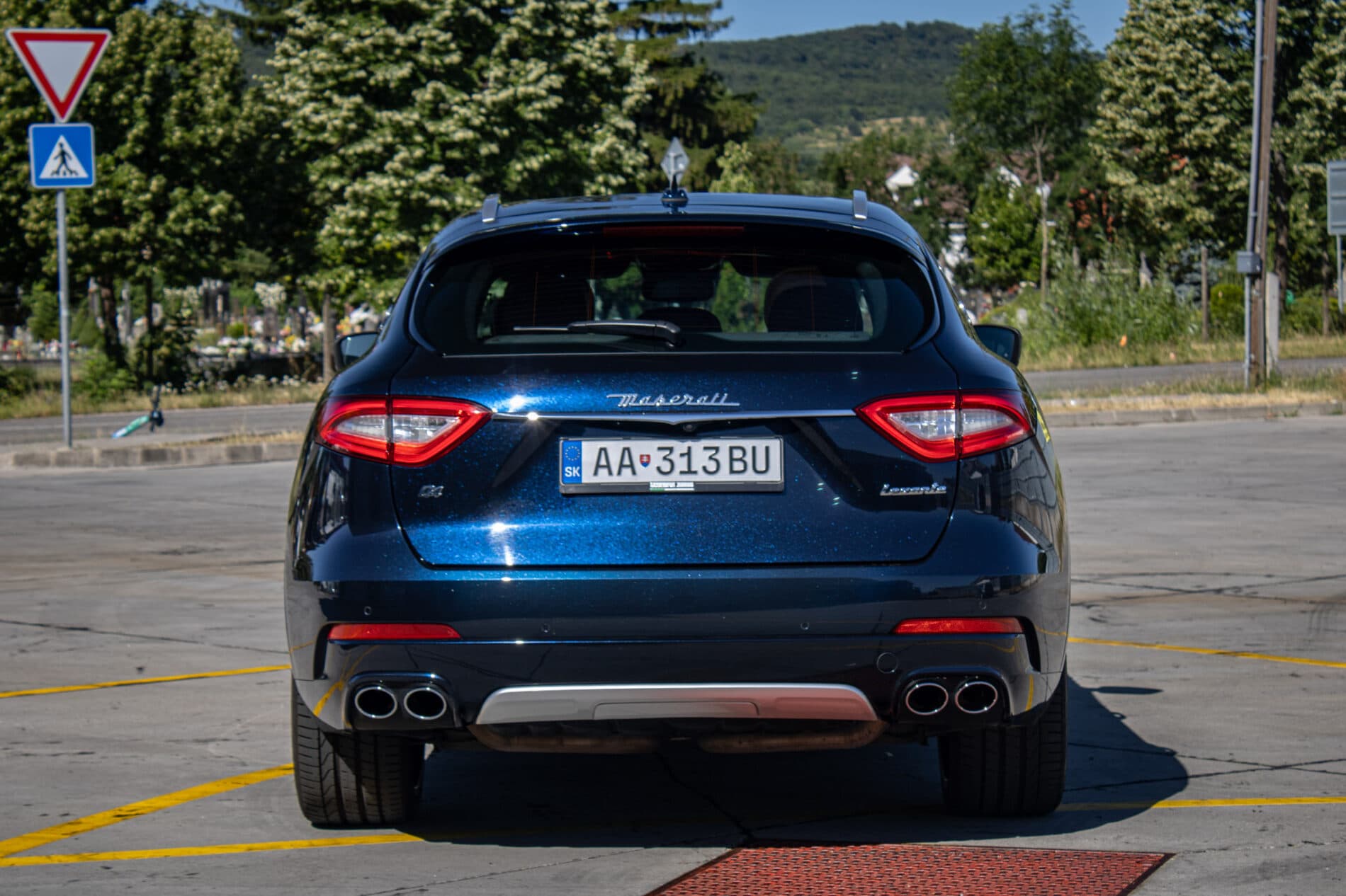 2019 Maserati Levante, modrá suv, 142 057 km