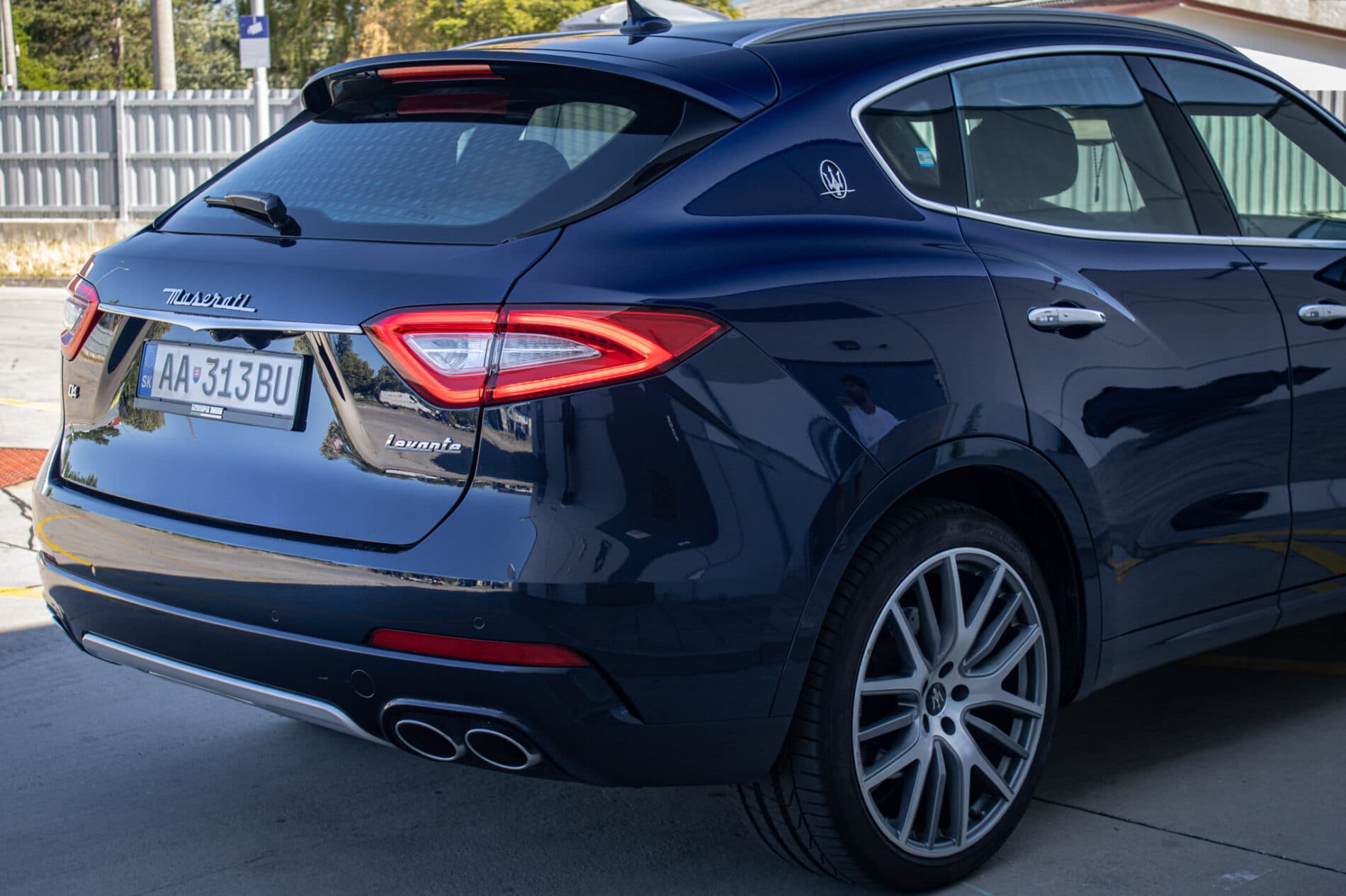 2019 Maserati Levante, modrá suv, 142 057 km