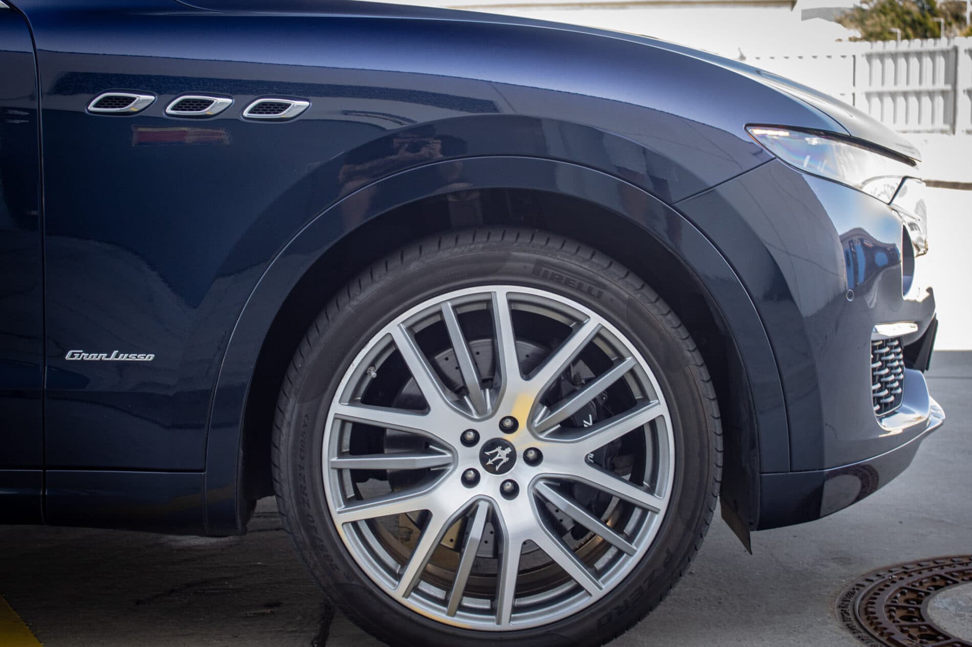 2019 Maserati Levante, modrá suv, 142 057 km