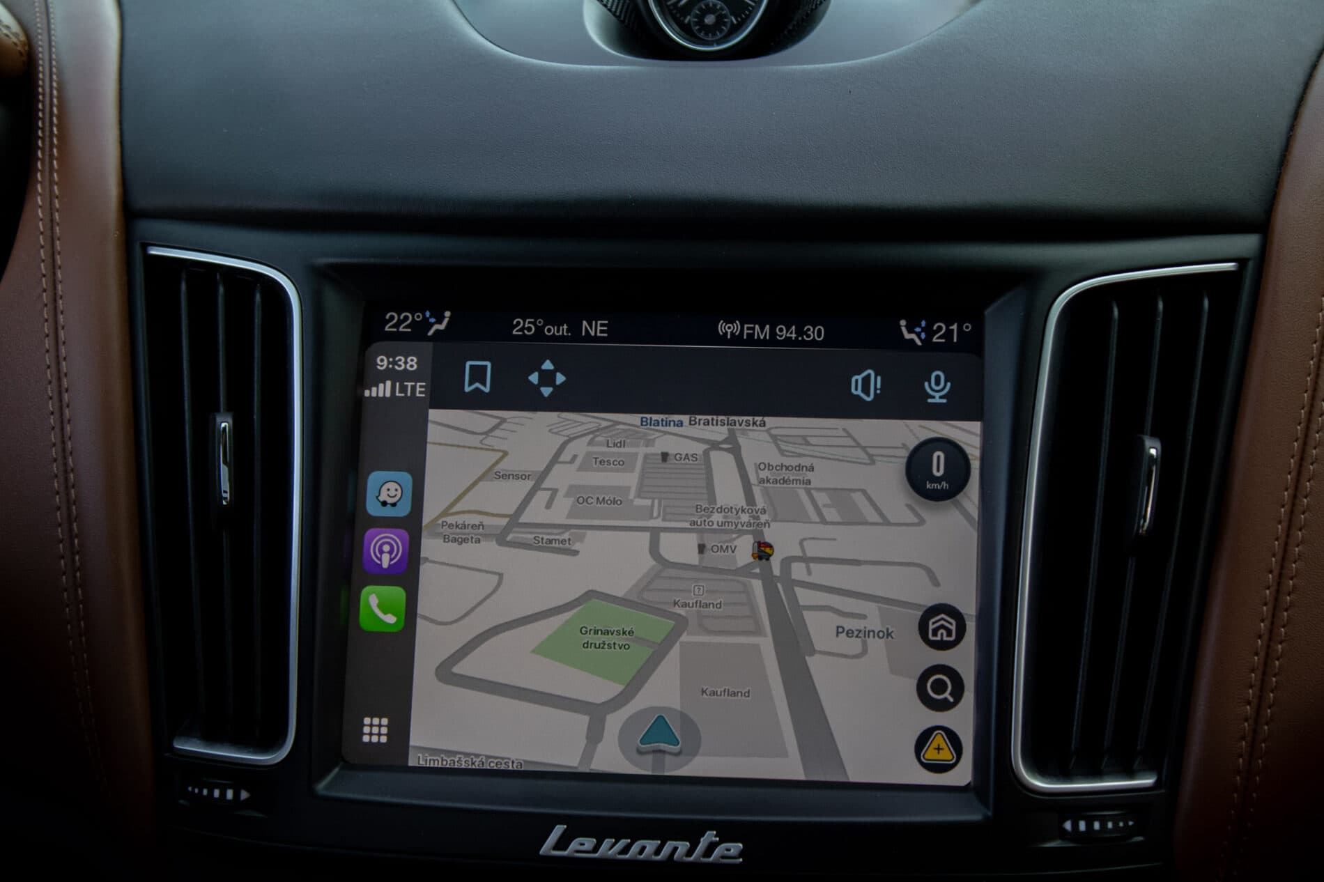 2019 Maserati Levante, modrá suv, 142 057 km