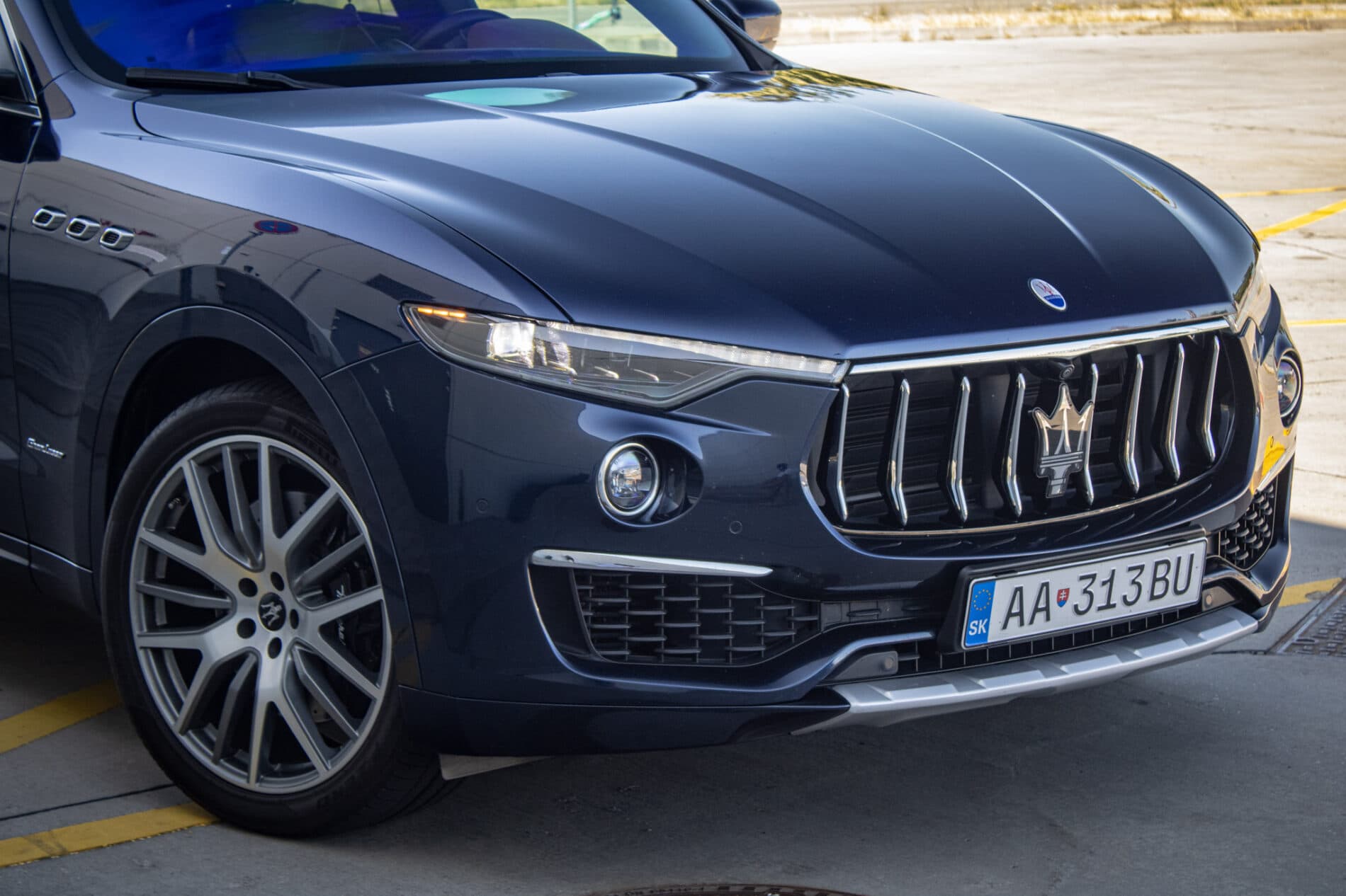 2019 Maserati Levante, modrá suv, 142 057 km