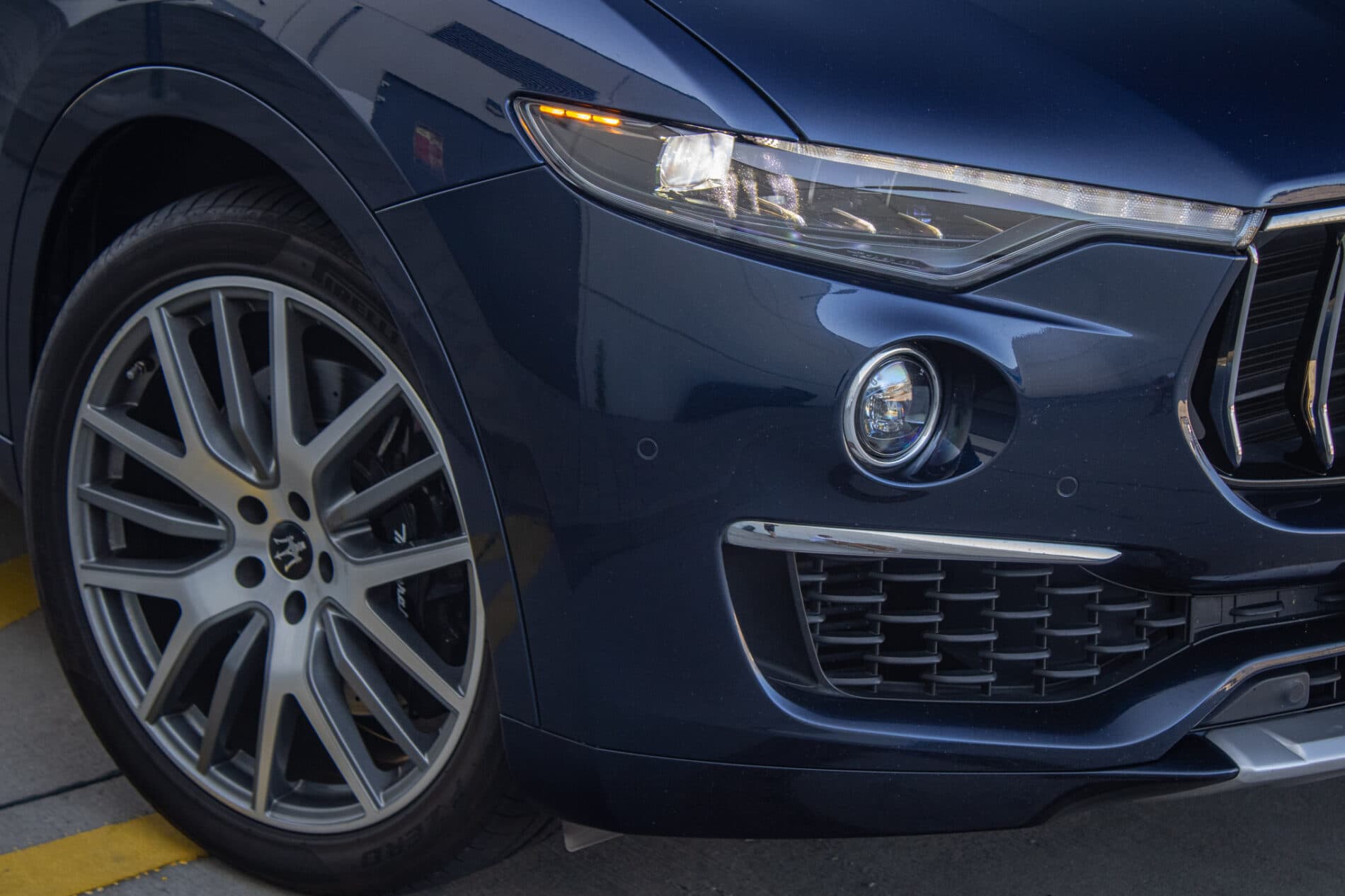 2019 Maserati Levante, modrá suv, 142 057 km