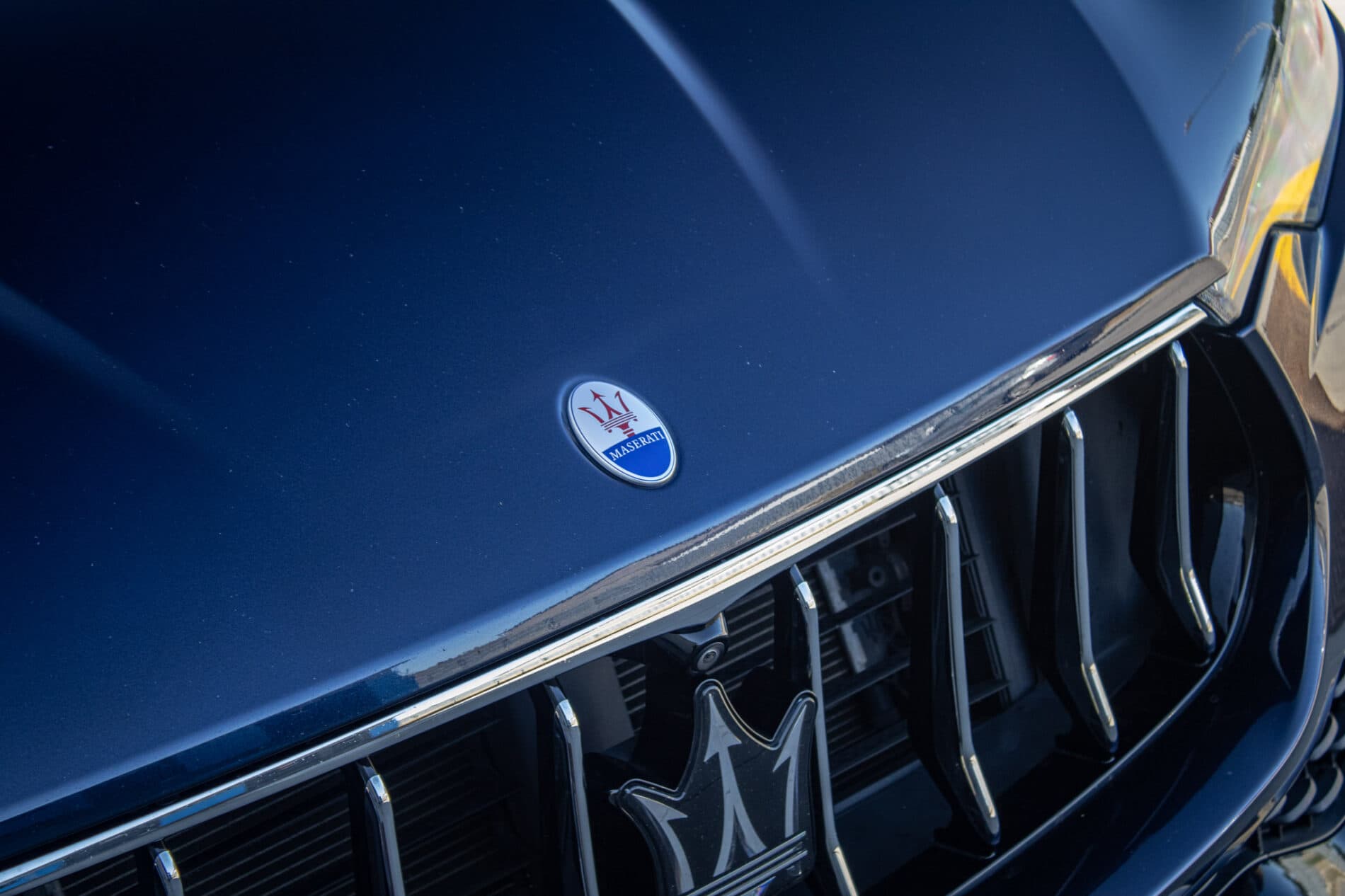 2019 Maserati Levante, modrá suv, 142 057 km