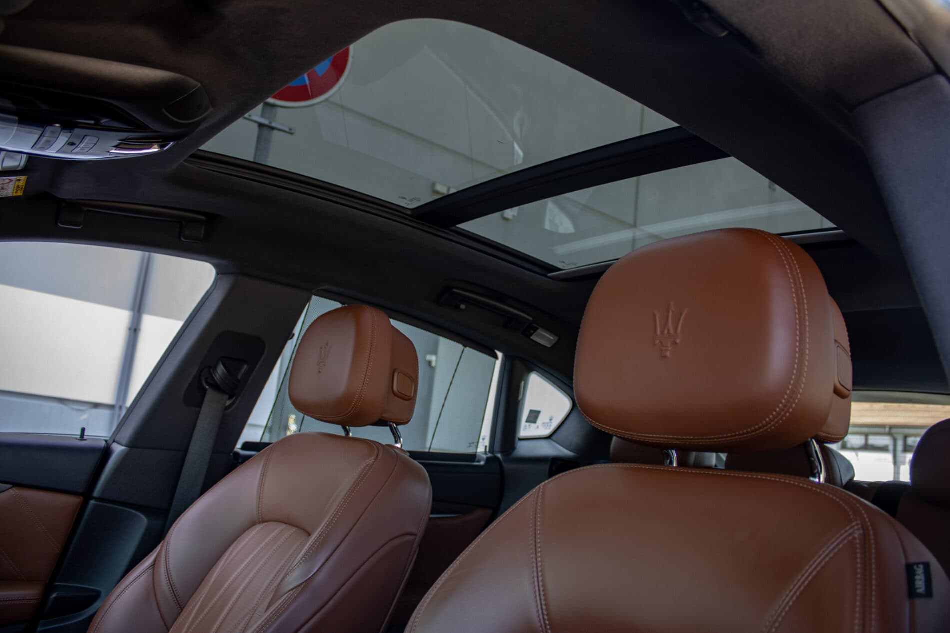2019 Maserati Levante, modrá suv, 142 057 km